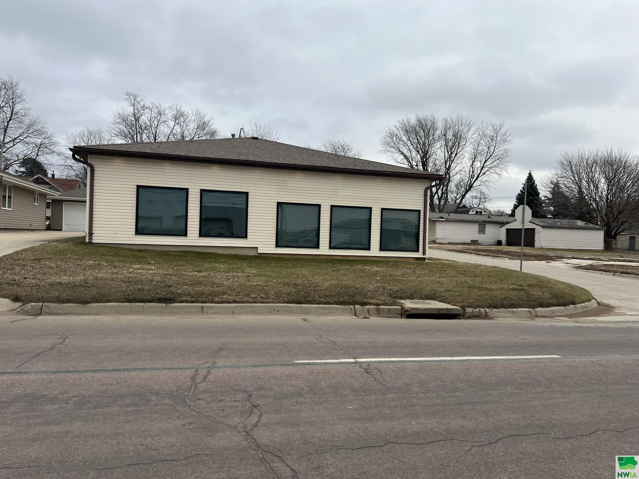528 MAIN ST S, Holstein, IA 51025 
