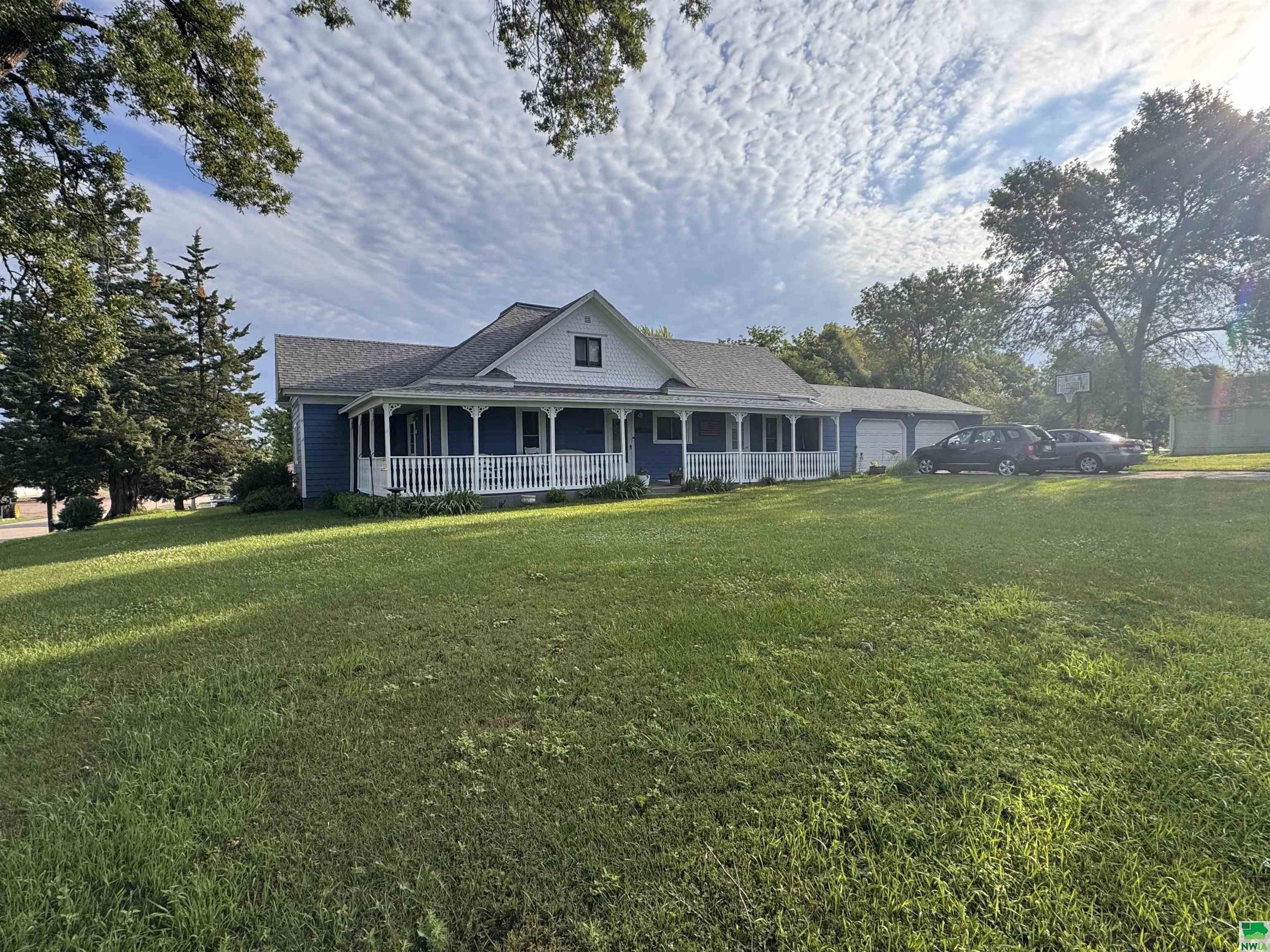 414 Cedar St, Lawton, IA 51030 