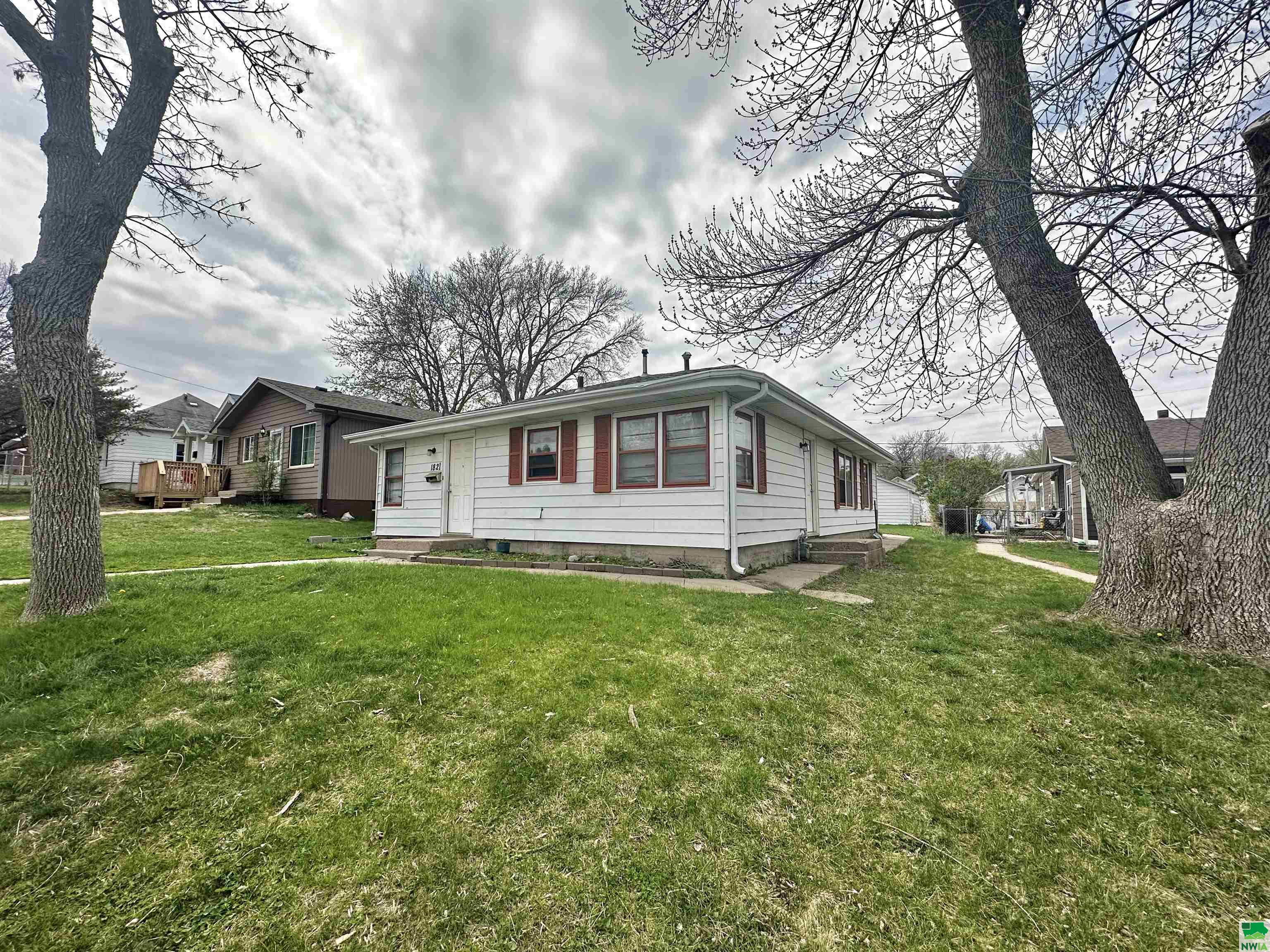 1821 POMEGRANITE ST S, Sioux City, IA 51106 