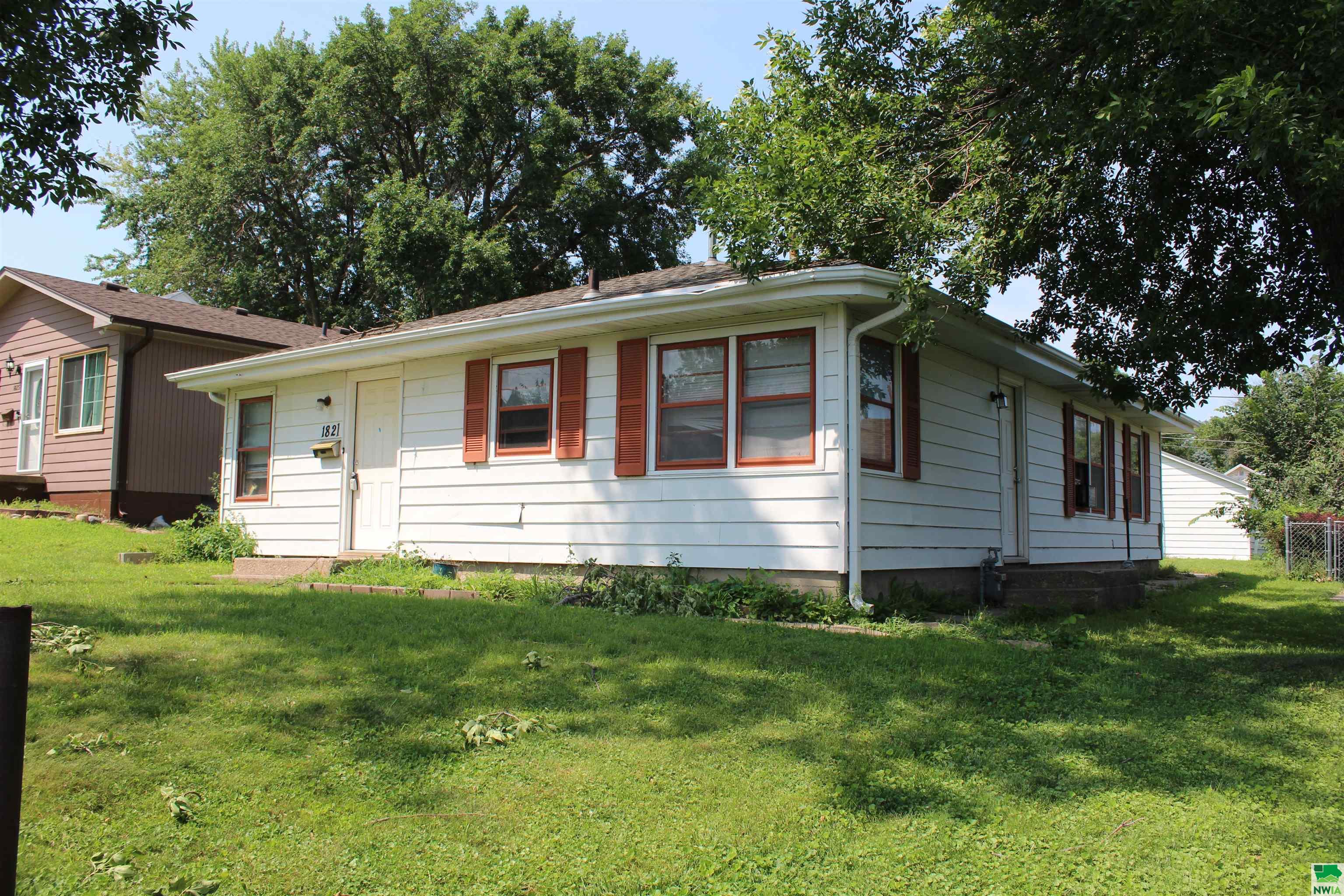 1821 POMEGRANITE ST S, Sioux City, IA 51106 