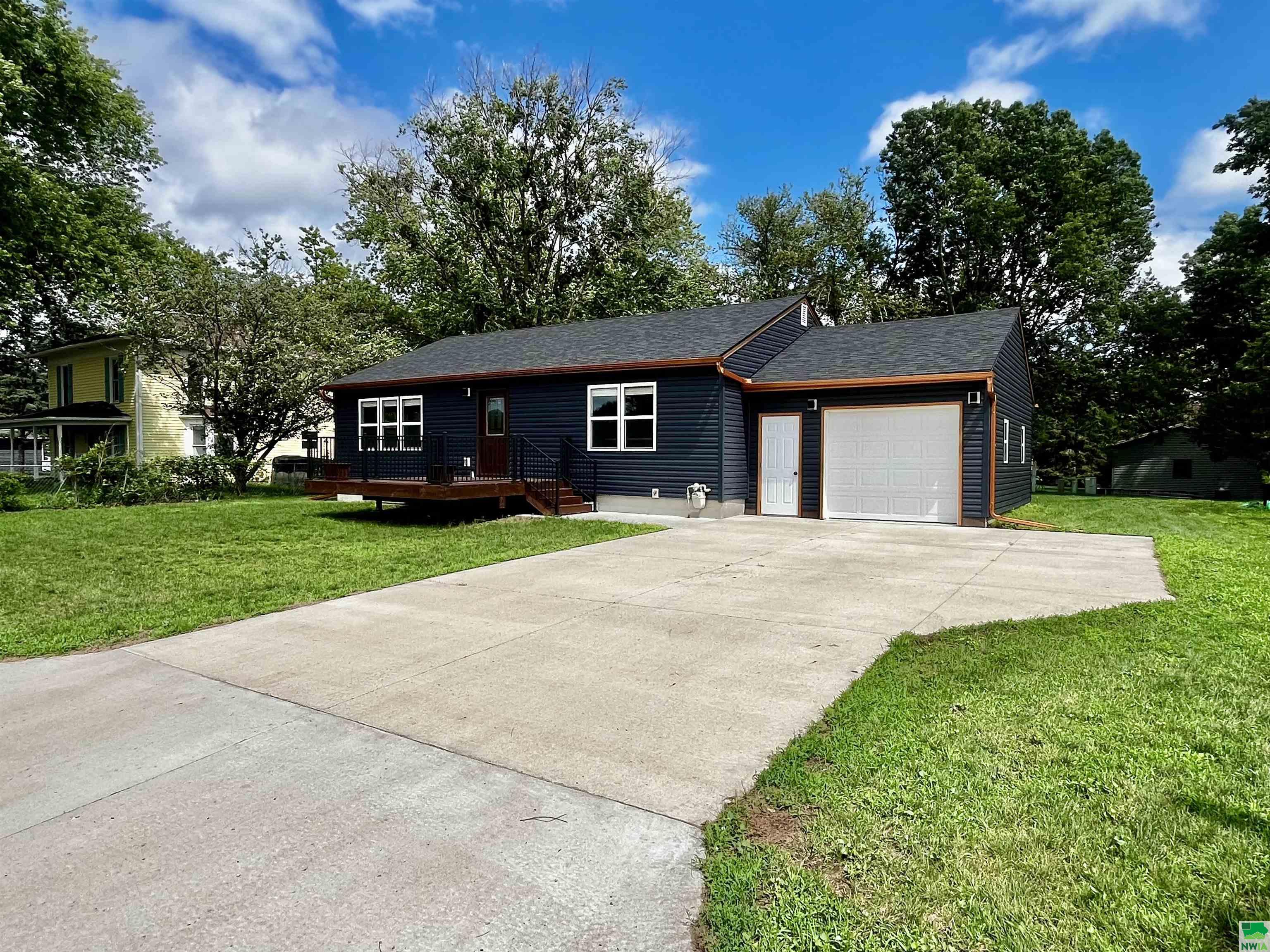 406 Court St S, Elk Point, SD 57025 
