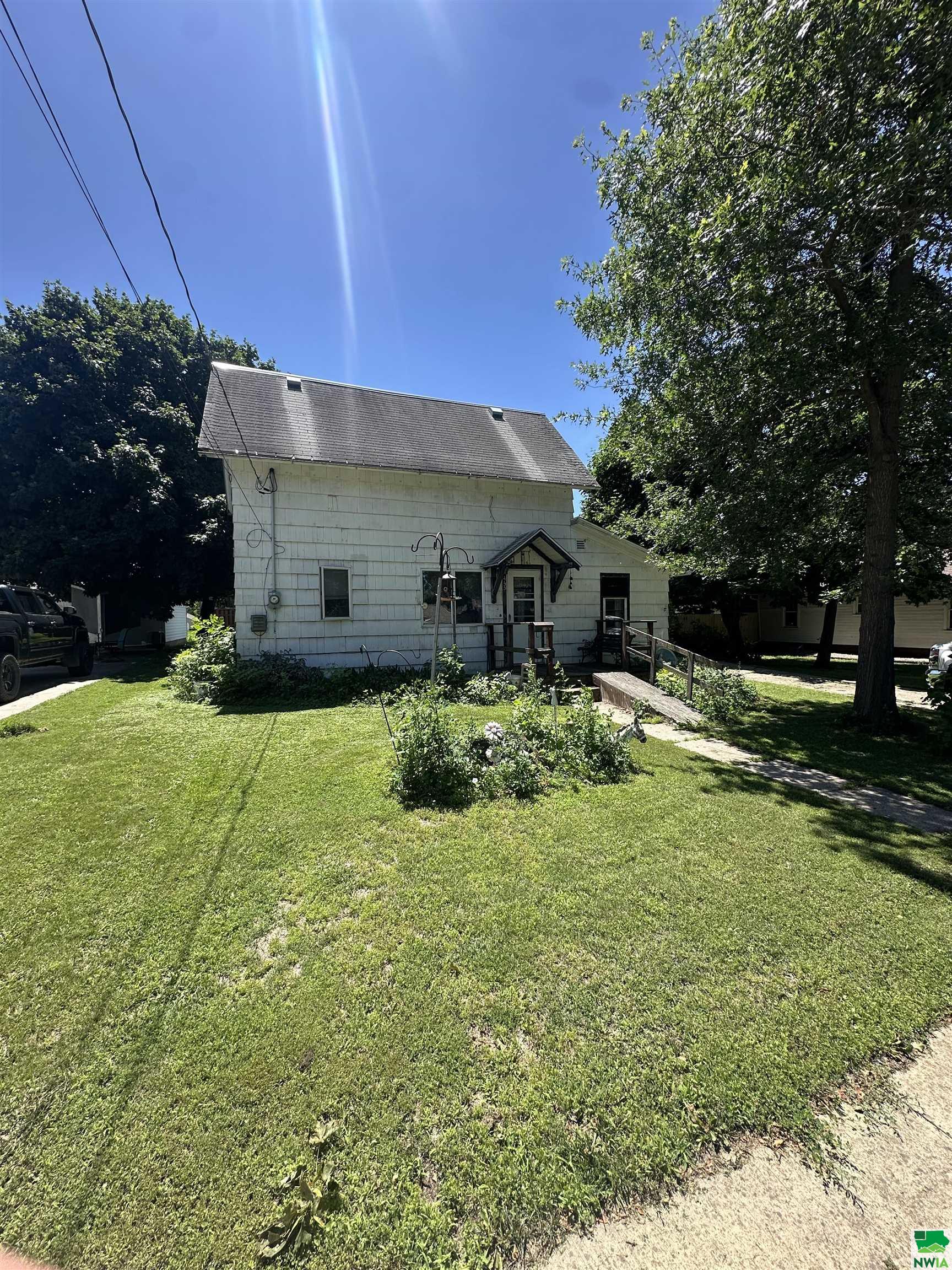 443 Sumner St, Cherokee, IA 51012 