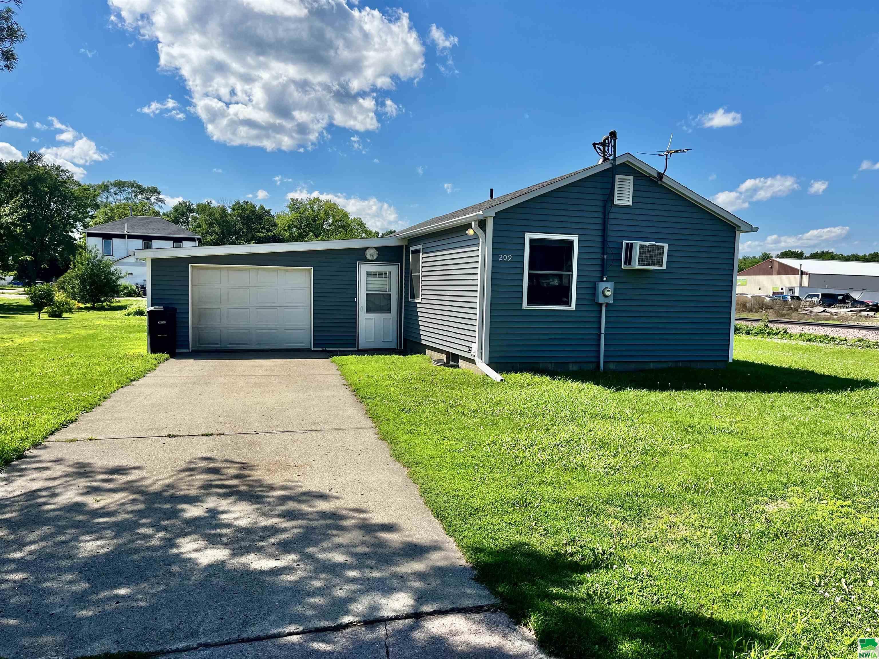 209 Douglas Street N, Elk Point, SD 57025 