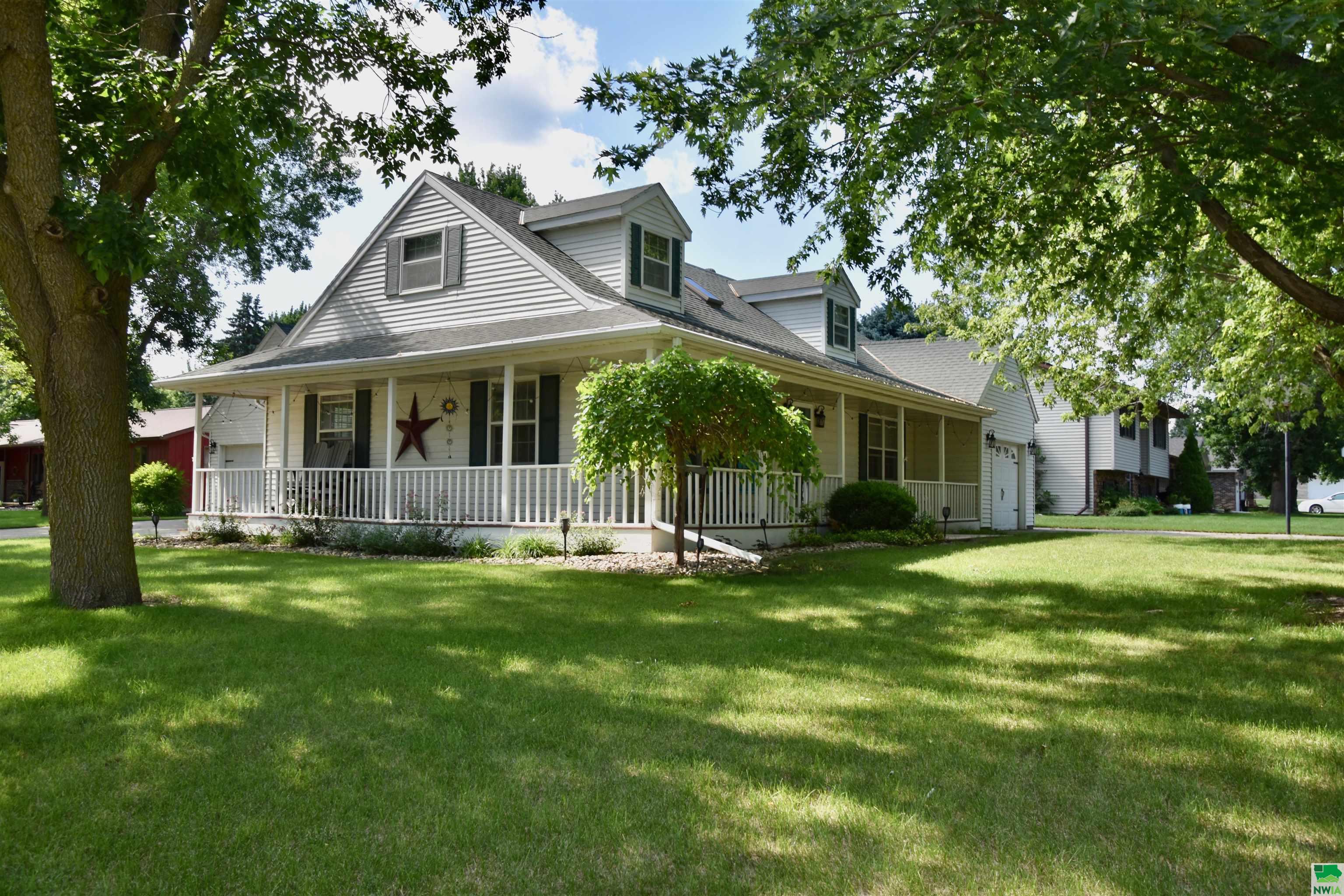 403 Walnut Ave, Sibley, IA 51249 