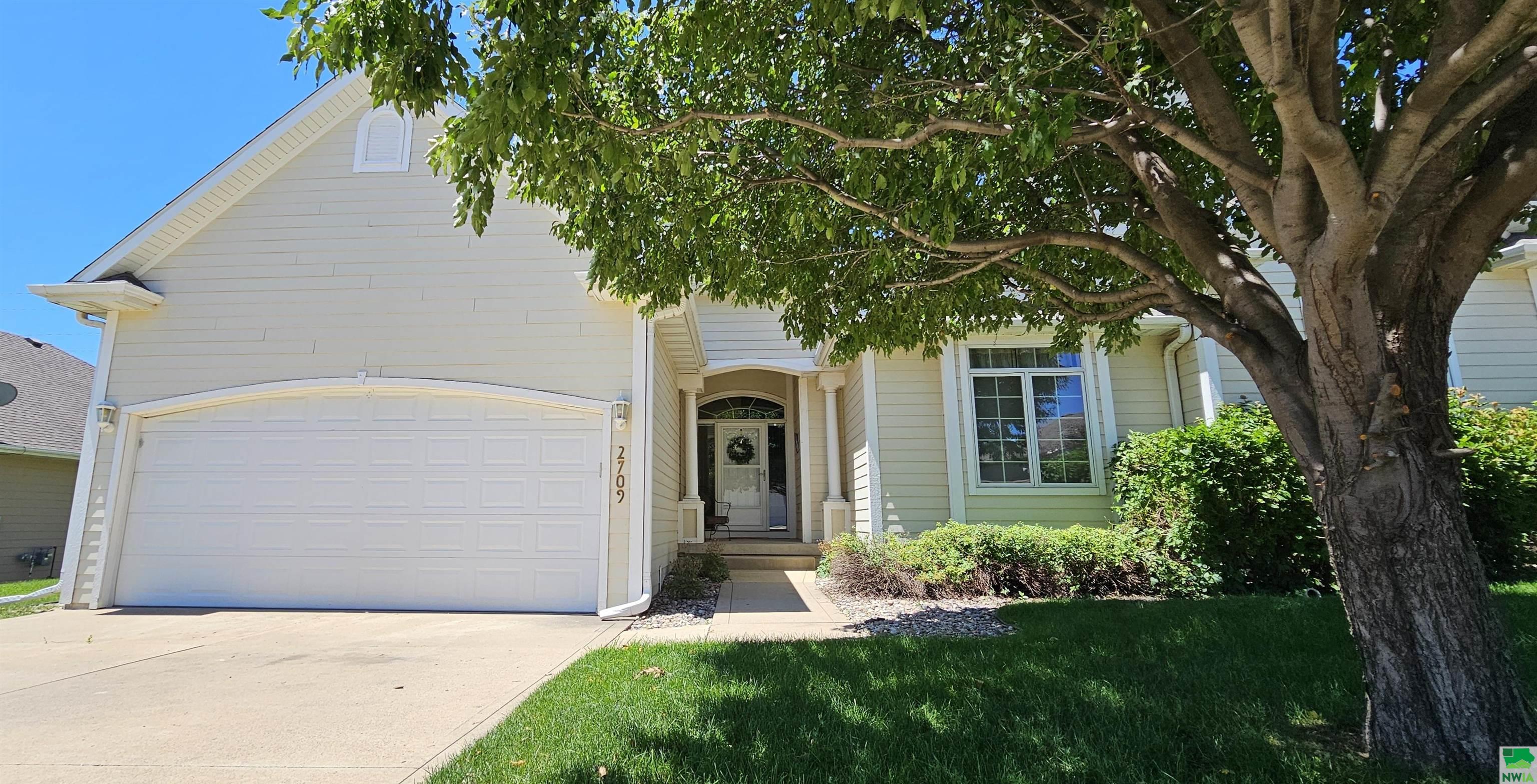 2709 CASTLES GATE DR, Sioux City, IA 51106 