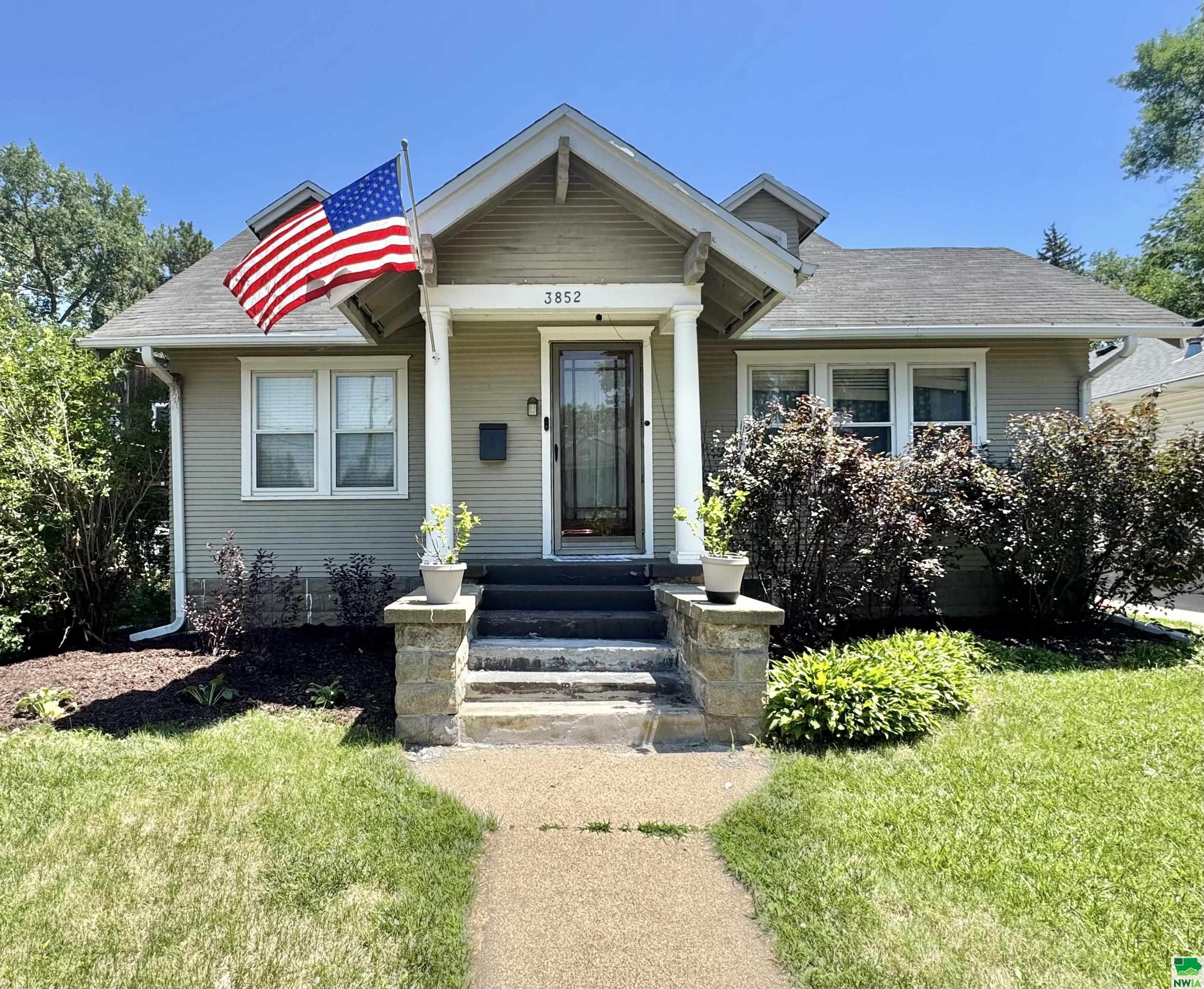 3852 Jackson St, Sioux City, IA 51104 