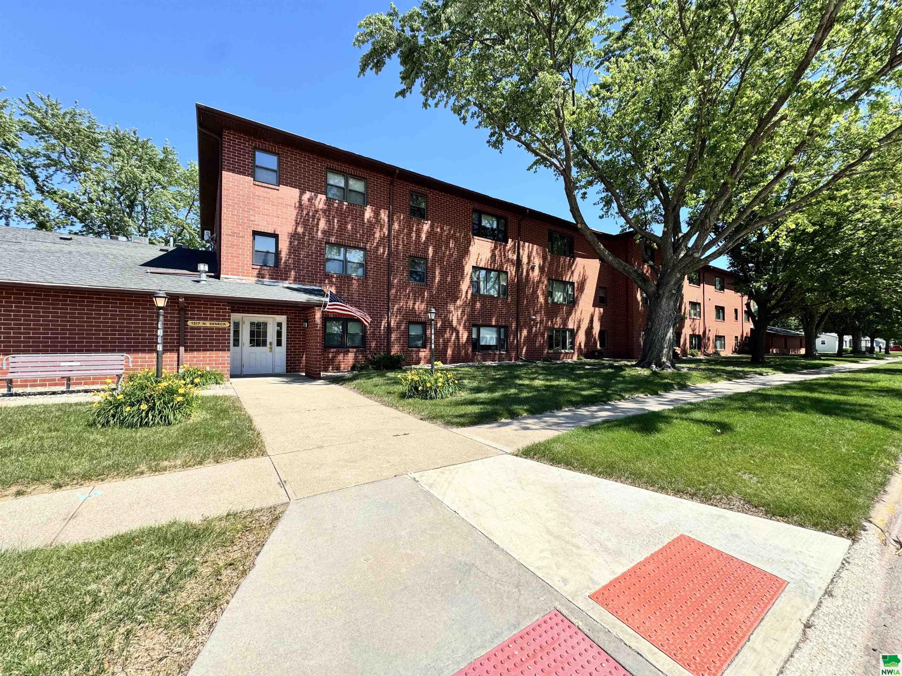 1317 SENECA ST #202, Storm Lake, IA 50588 