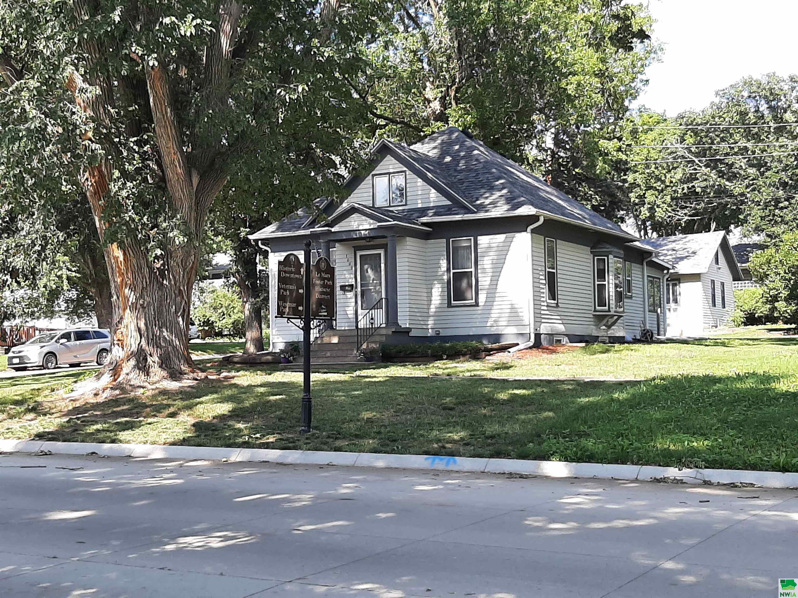 1000 Central Ave. SE, LeMars, IA 51031 