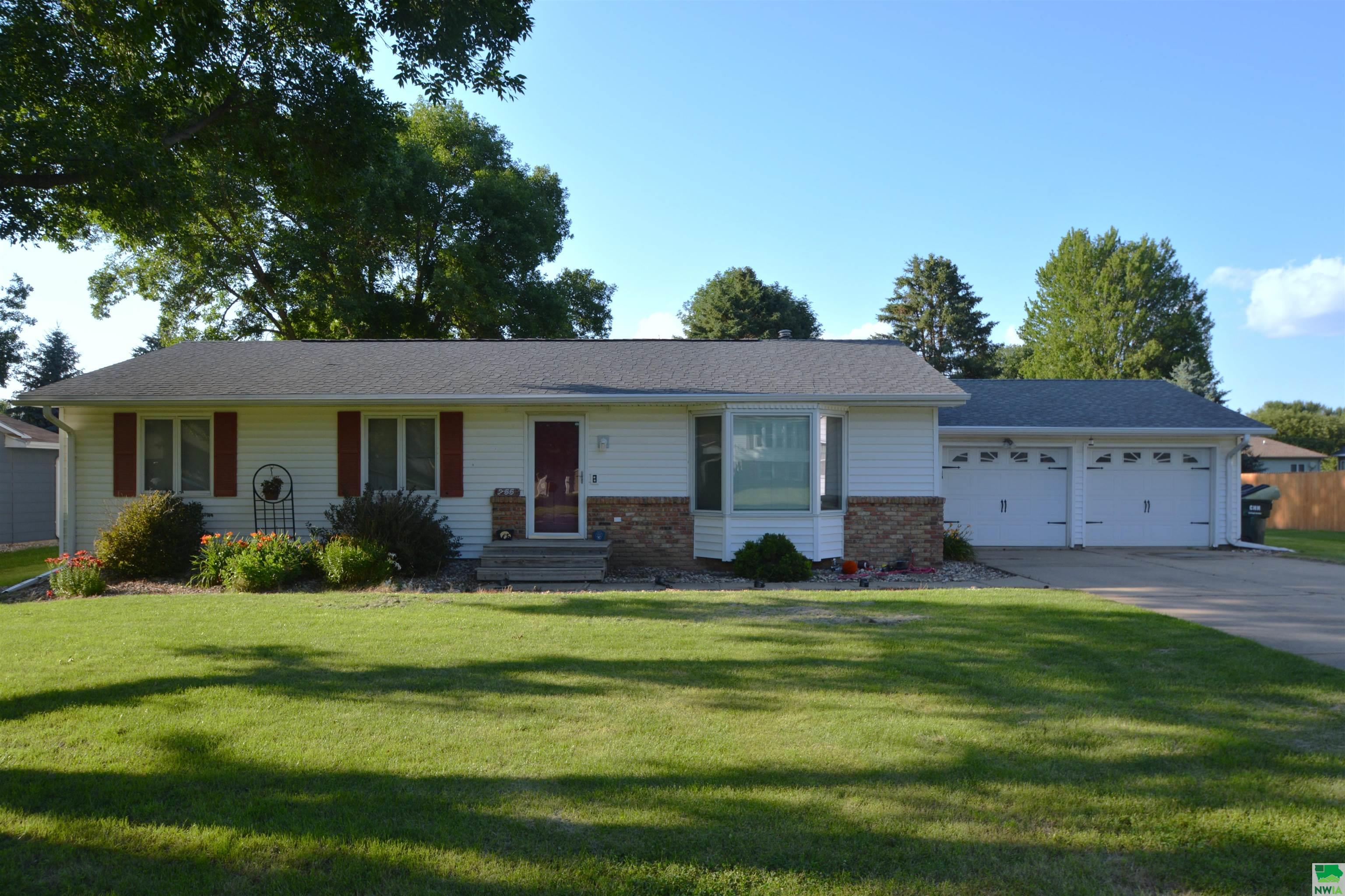 755 Glen Dr, Moville, IA 51039 