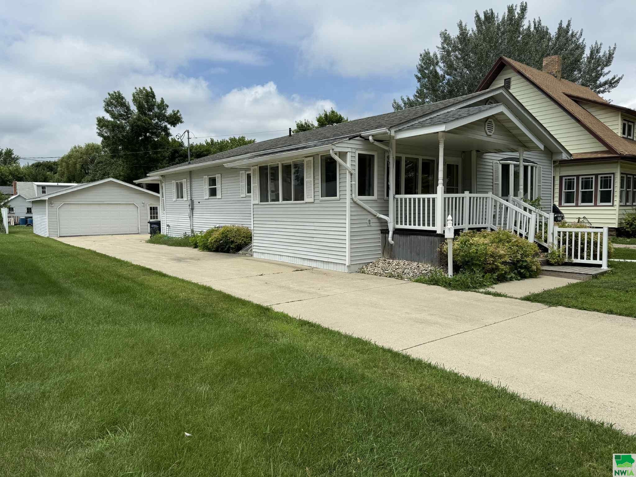 515 6th Ave, Sibley, IA 51249 
