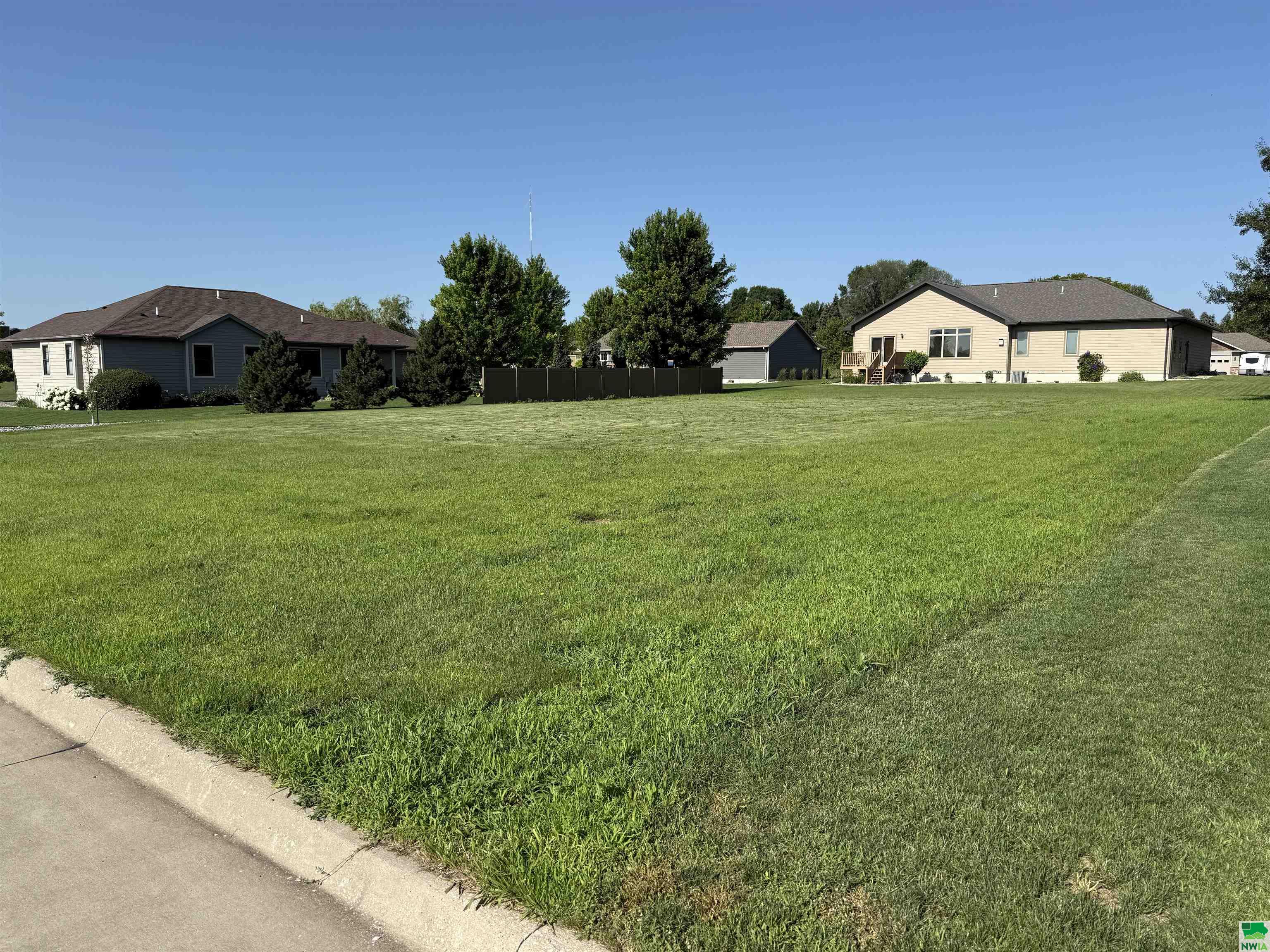 1651 5th Ave SE, Sioux Center, IA 51250 