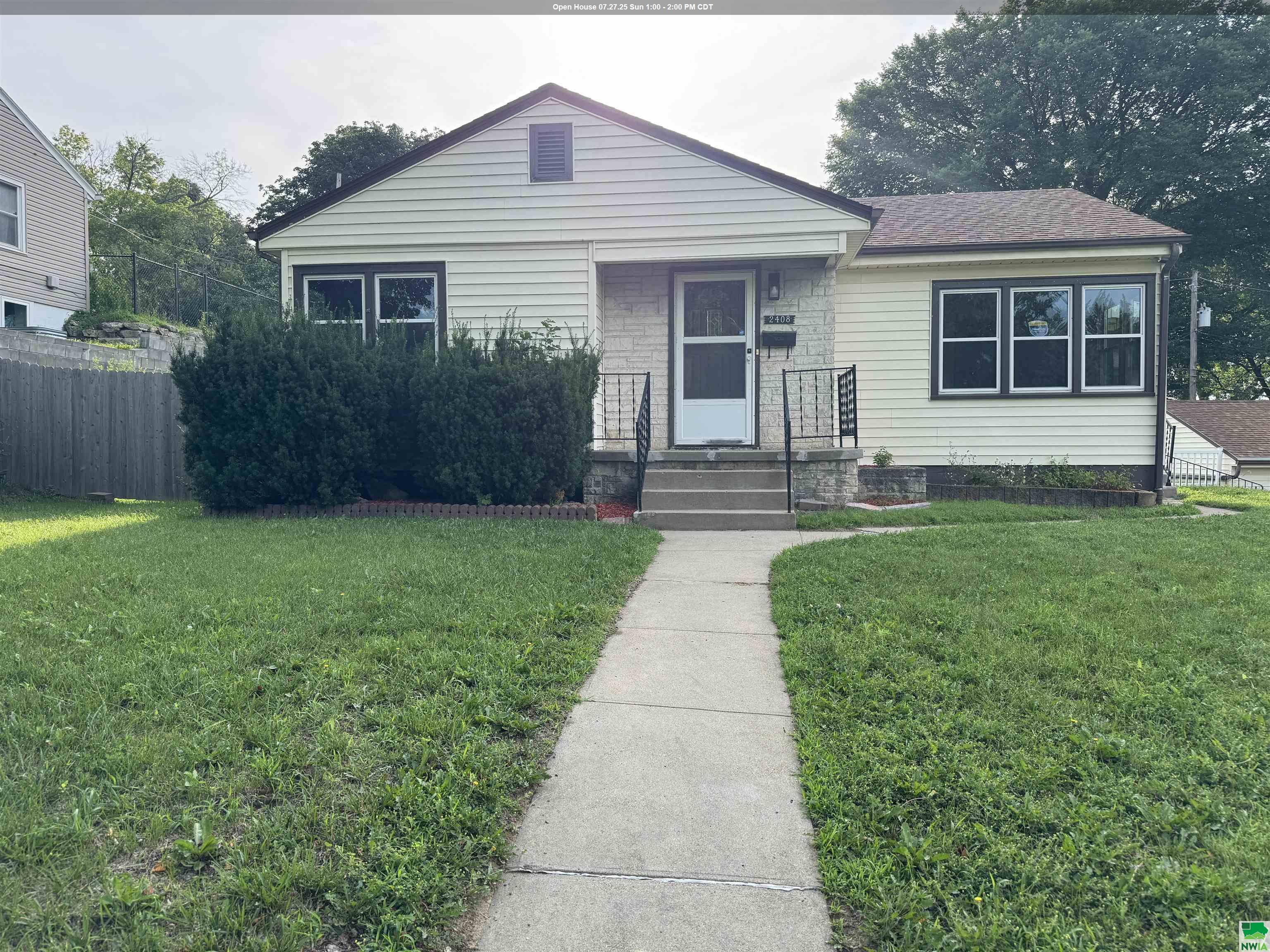 2408 ALLAN ST, Sioux City, IA 51103 