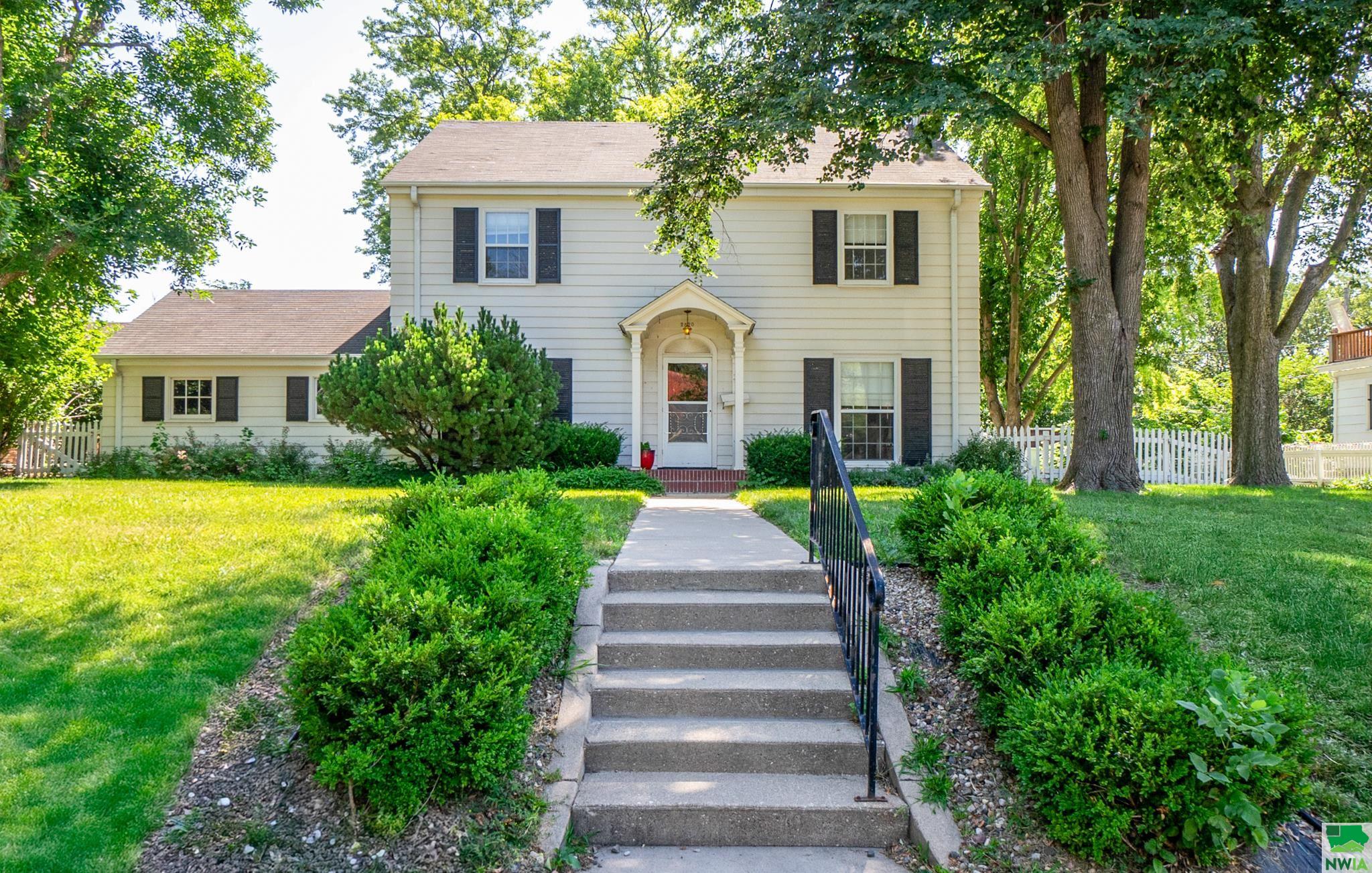 2820 JACKSON ST, Sioux City, IA 51104 
