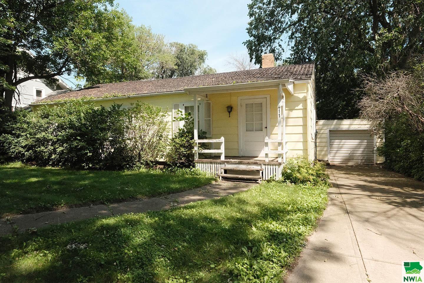 411 2nd Street NE, Orange City, IA 51041 