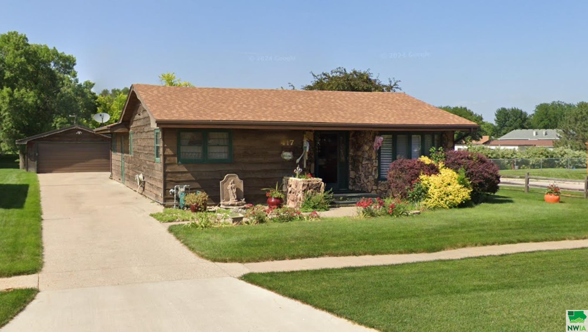 417 18th Street E, South Sioux City, NE 68776 