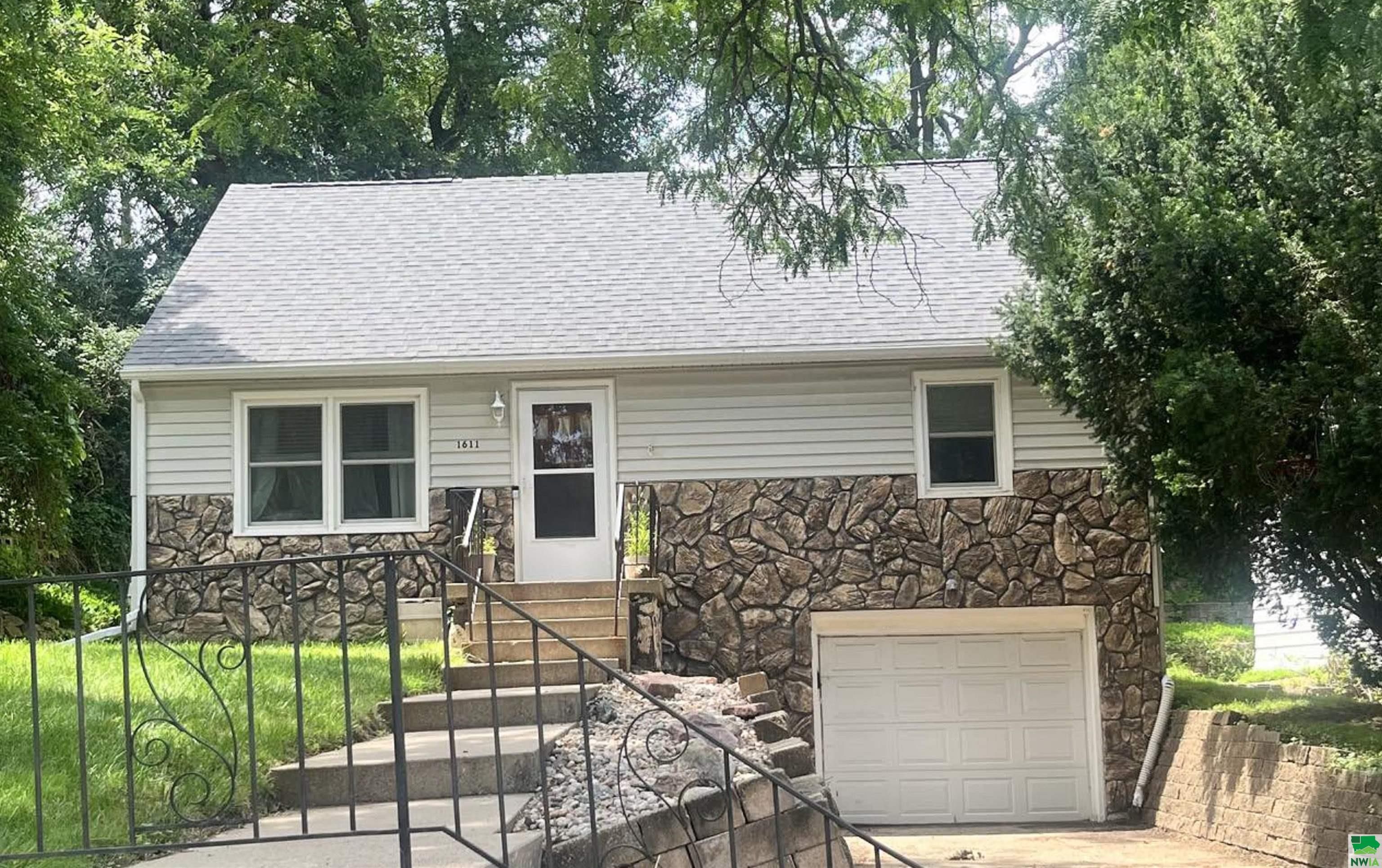 1611 Linden Way, Sioux City, IA 51106 