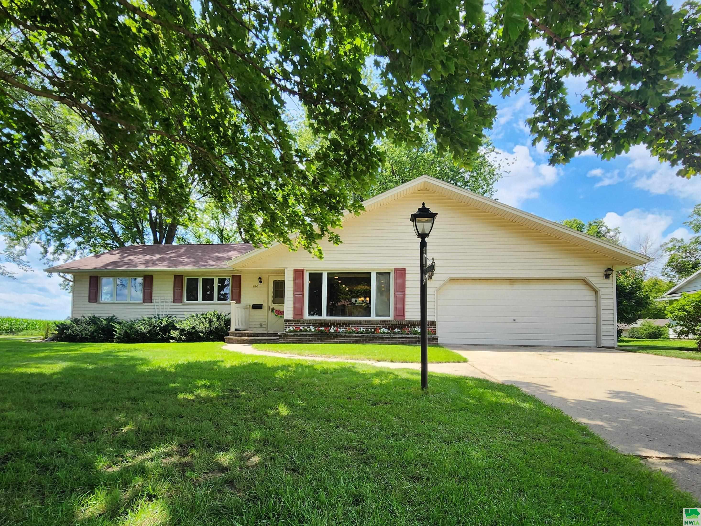 520 S Rutledge St, Paullina, IA 51046 