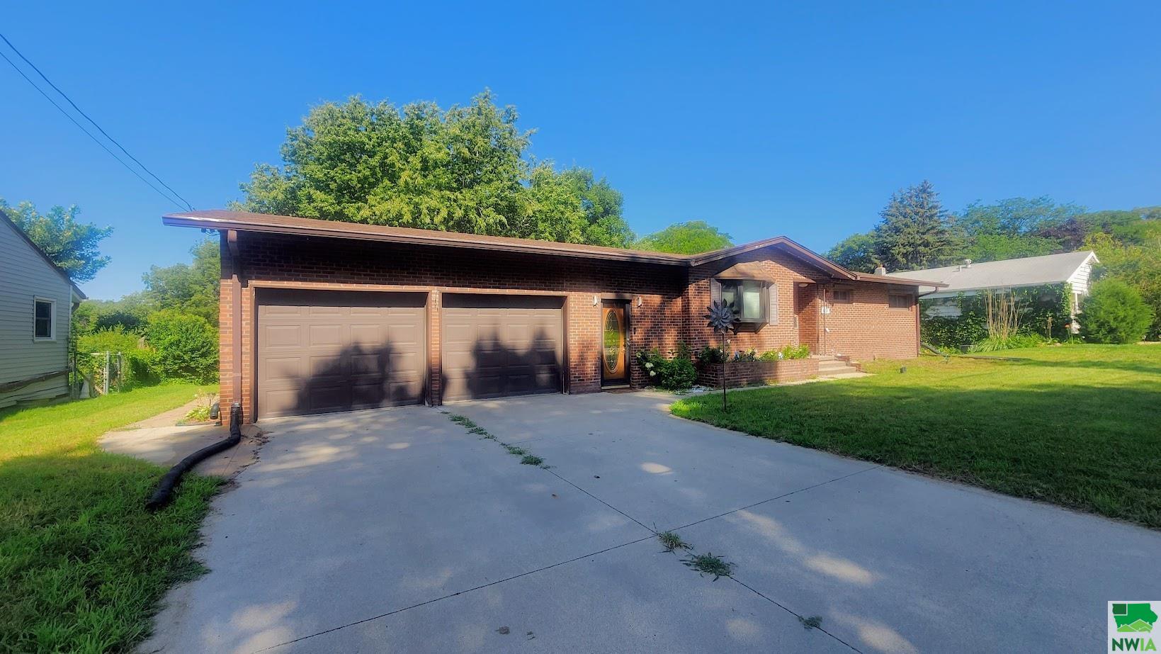 3525 DOUGLAS ST, Sioux City, IA 51104 