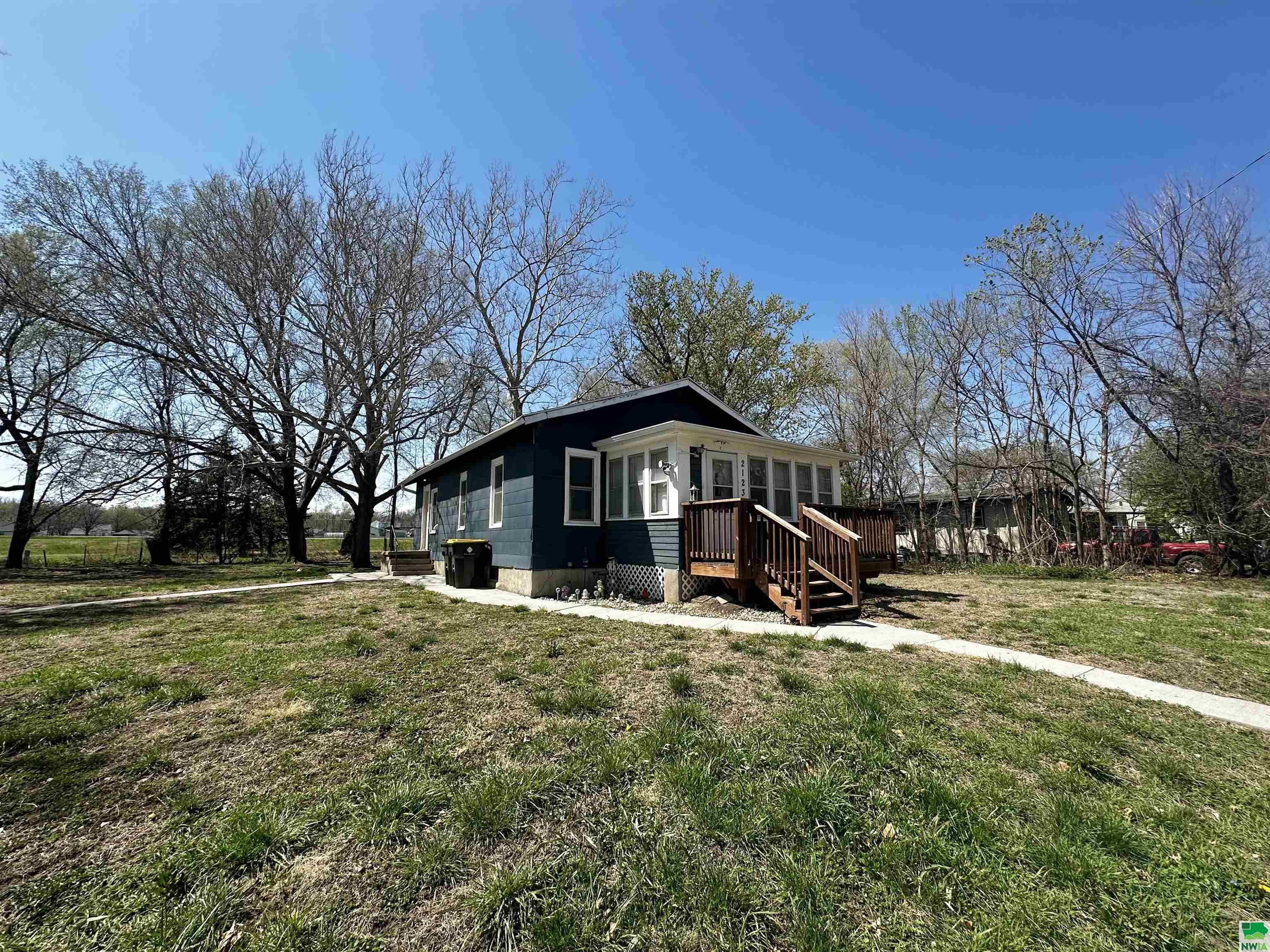 2123 GENEVA ST, Sioux City, IA 51103 