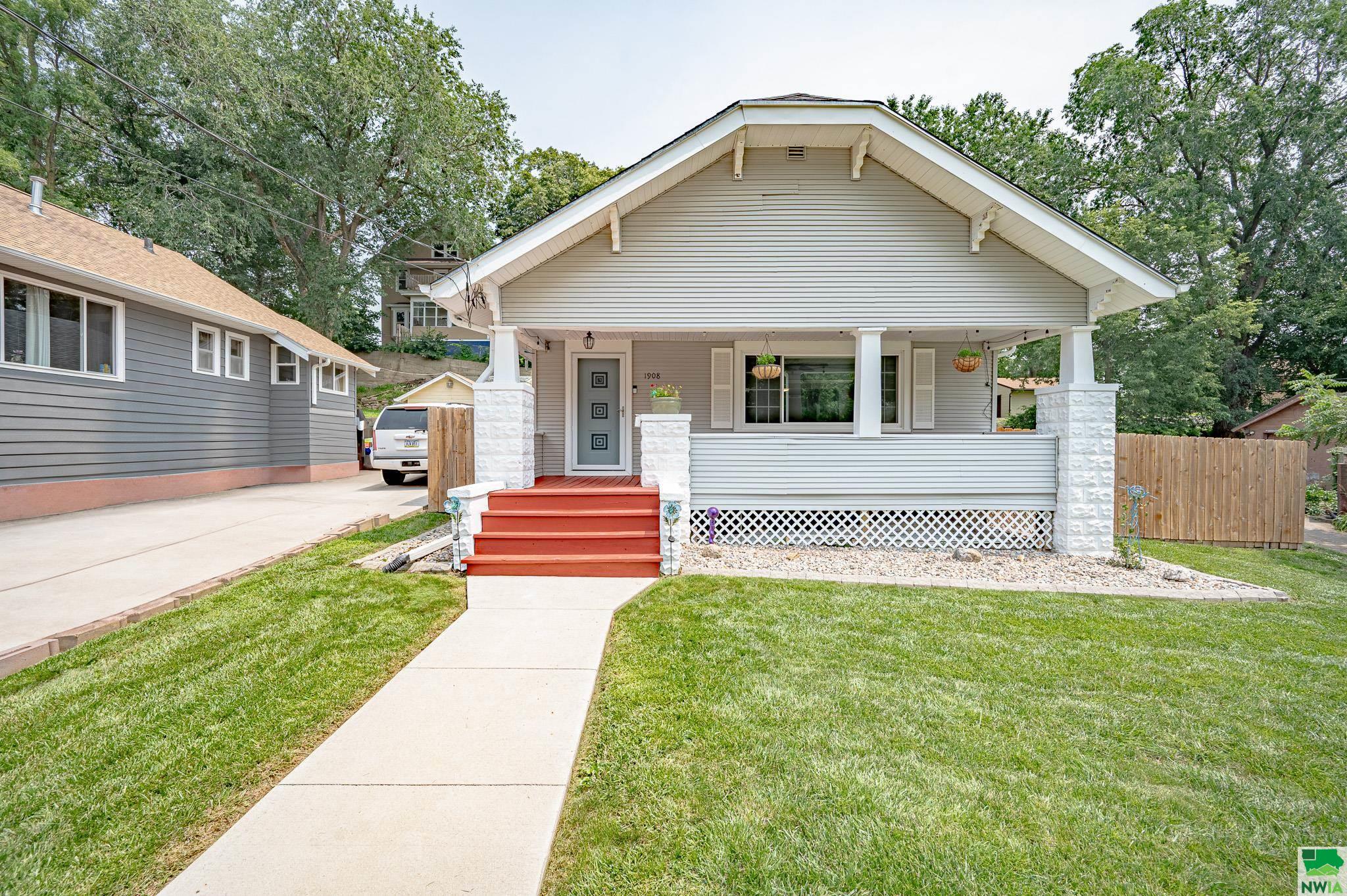 1908 McDonald St, Sioux City, IA 51104 