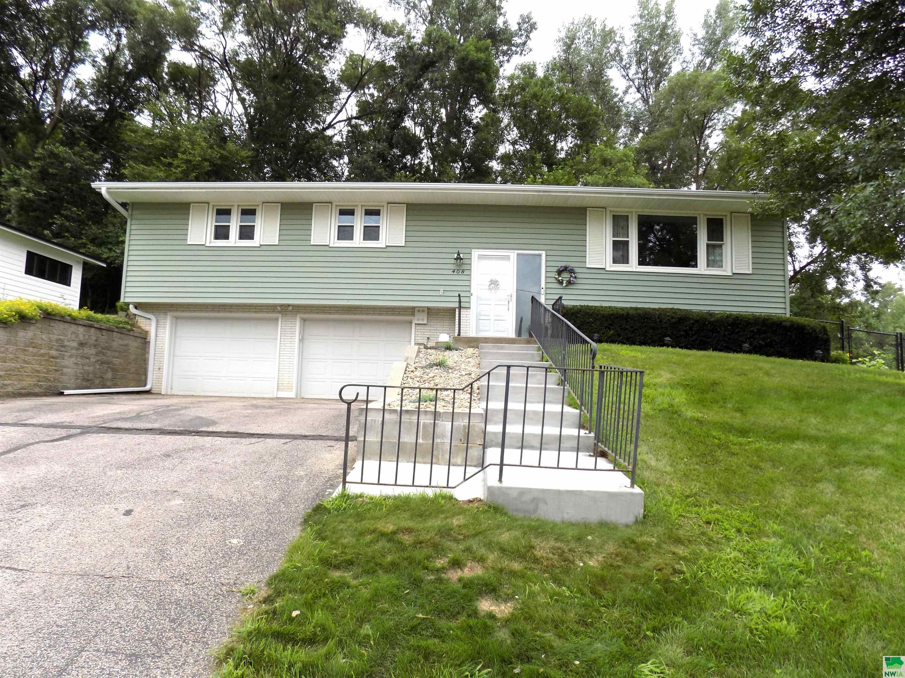 408 39TH ST, Sioux City, IA 51104 