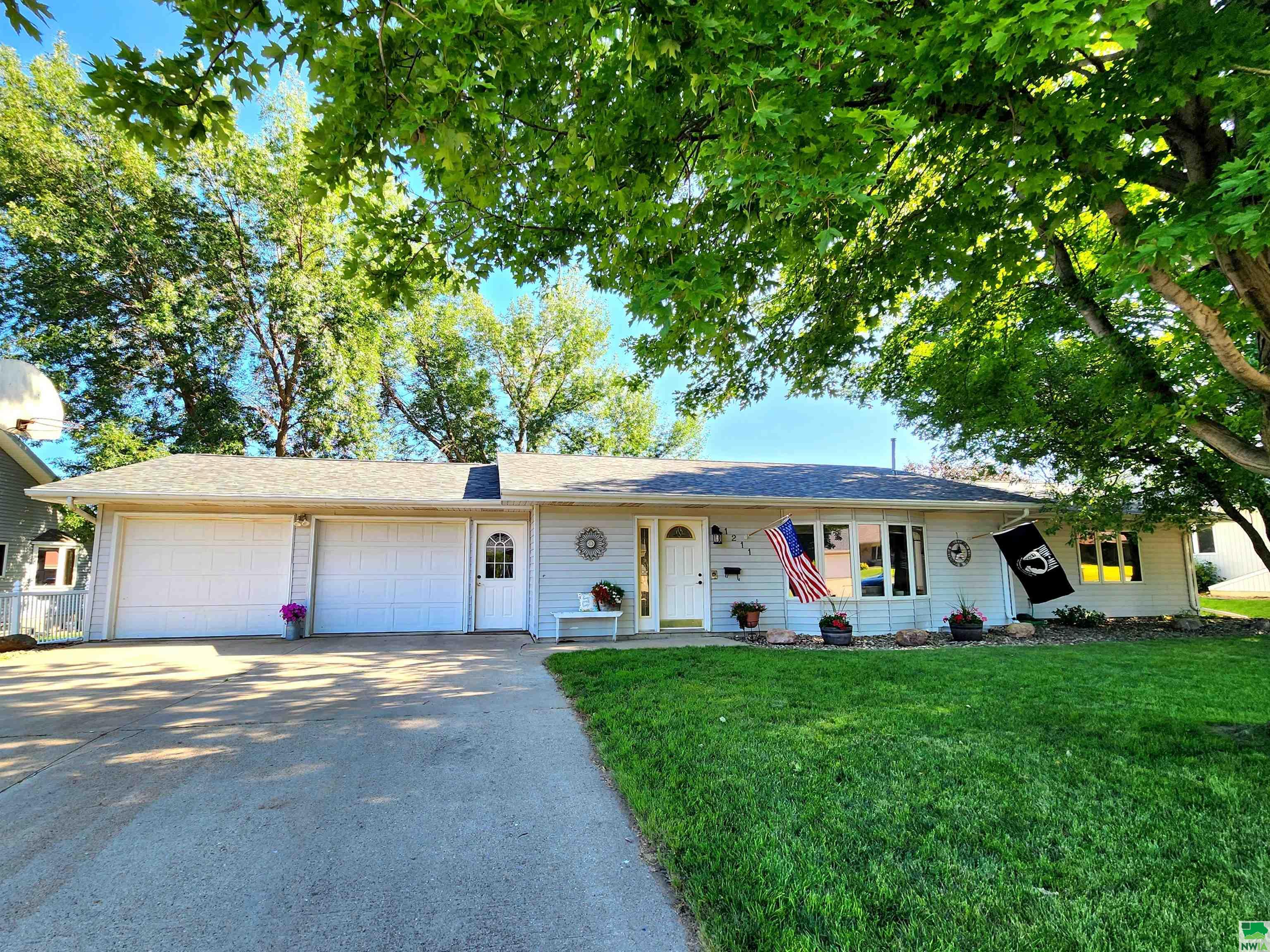 1211 7th St., Hull, IA 51239 