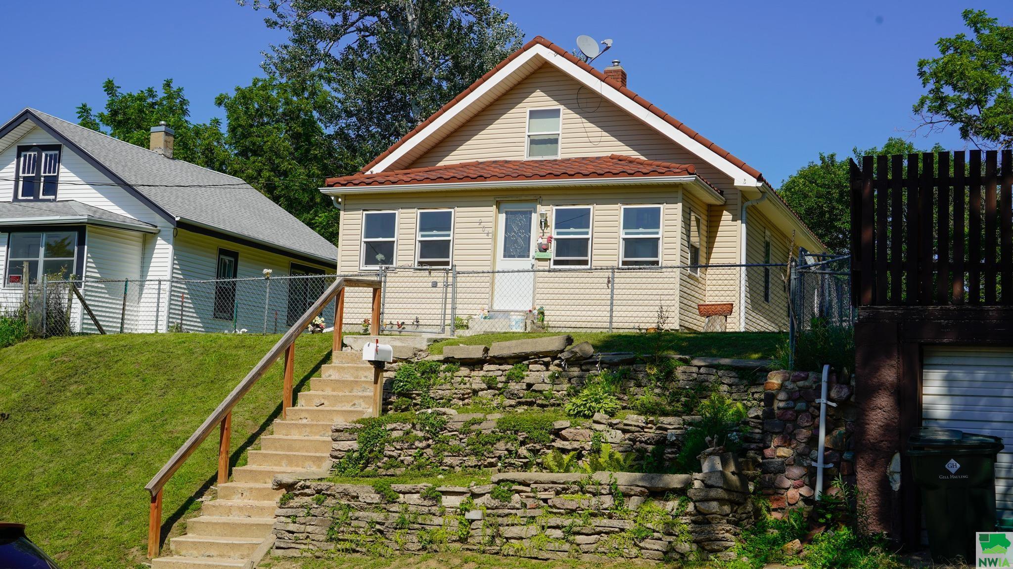 204 S LEONARD ST., Sioux City, IA 51103 