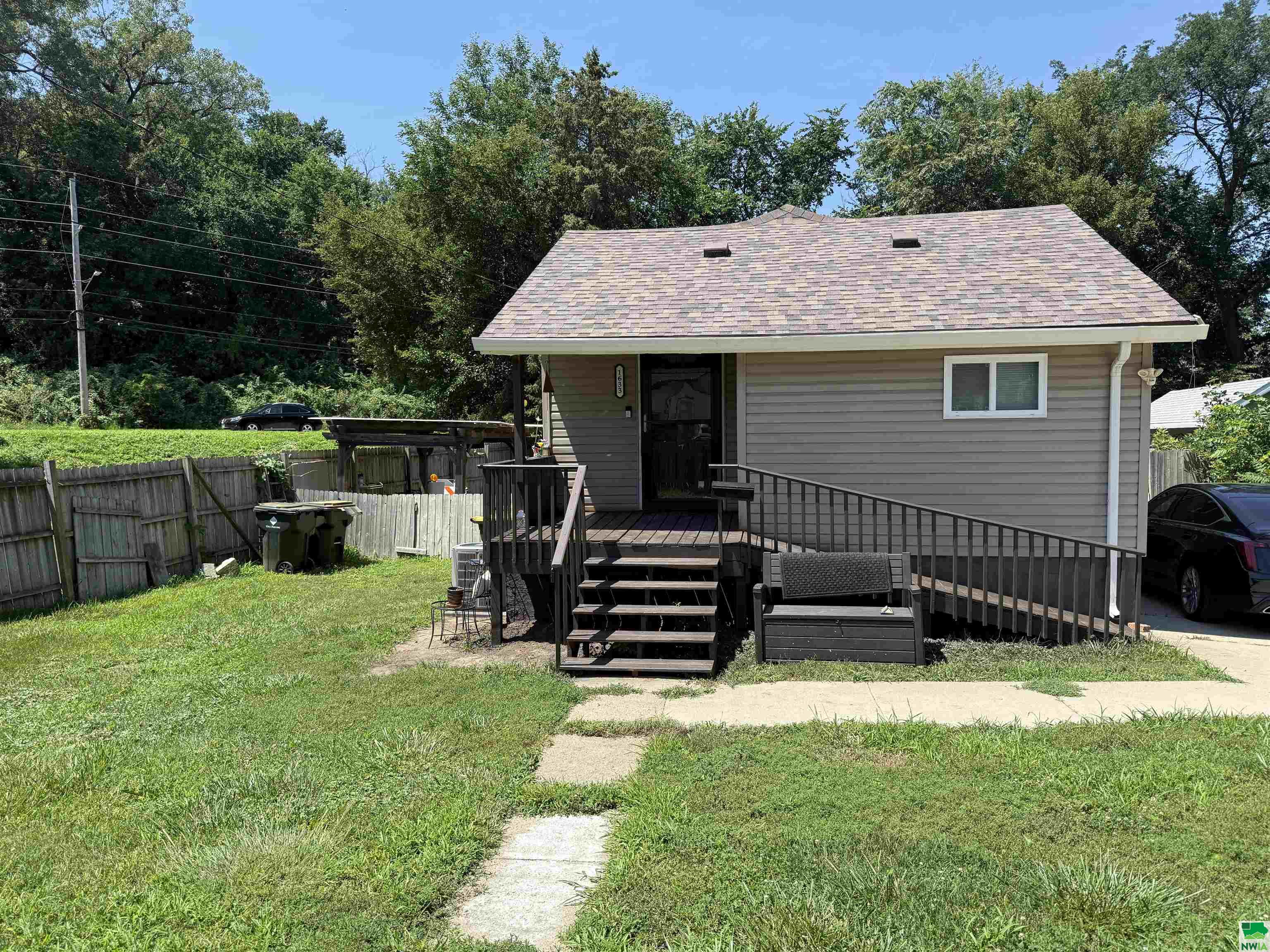 1633 & 1635 Fairmount Street S, Sioux City, IA 51106 