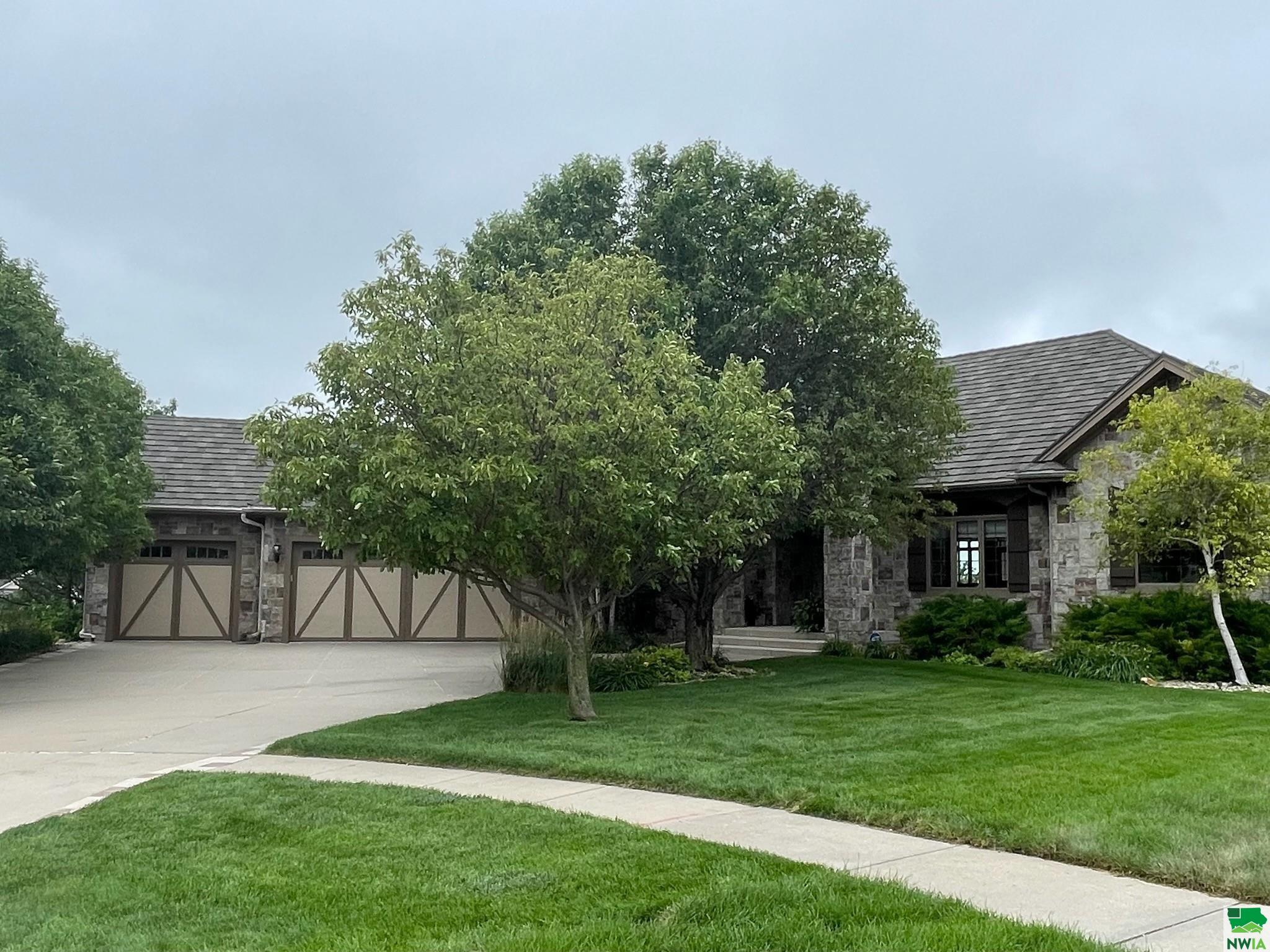 4508 Stoneridge Point, Sioux City, IA 51106 