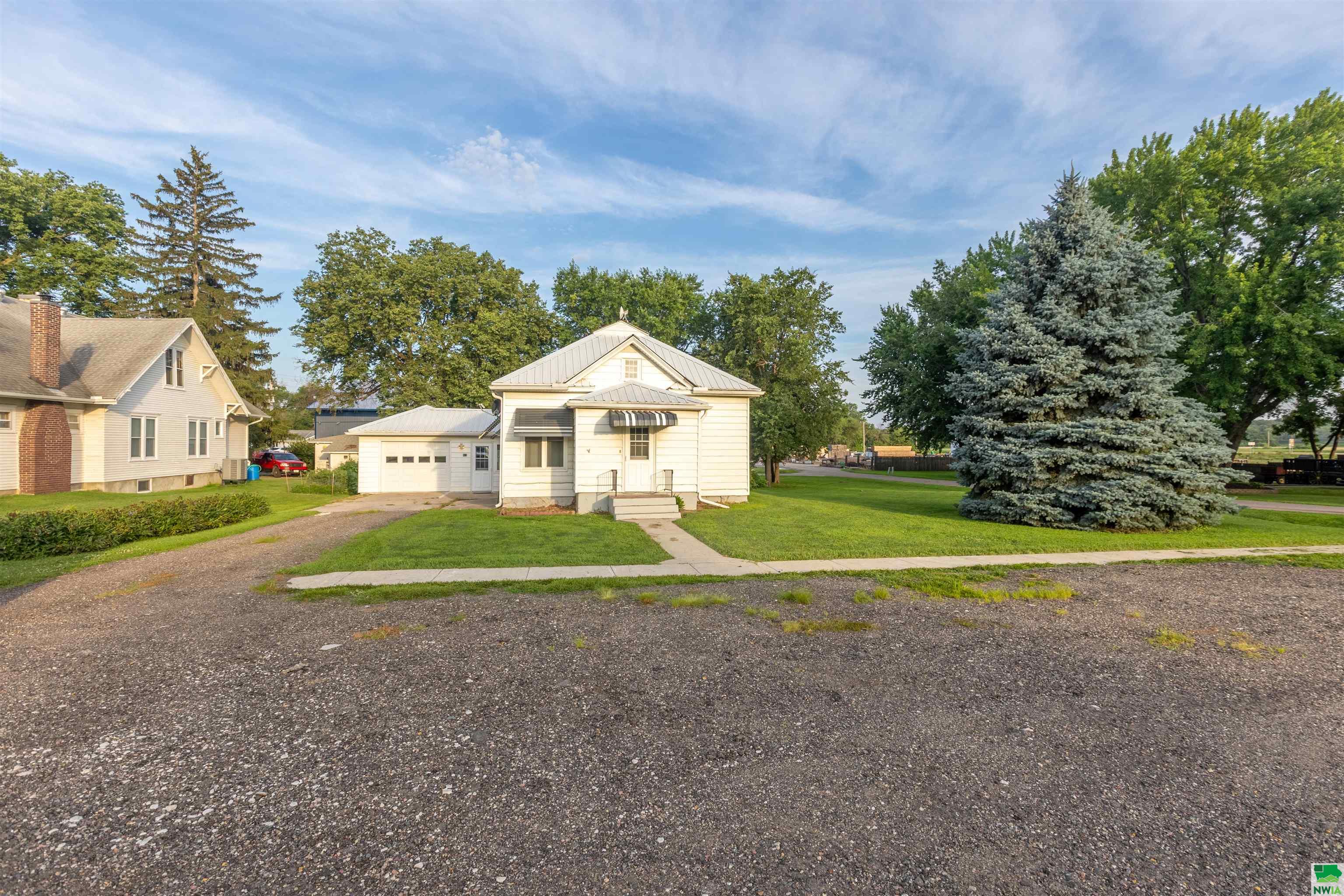 923 Driftwood Street, Correctionville, IA 51016 