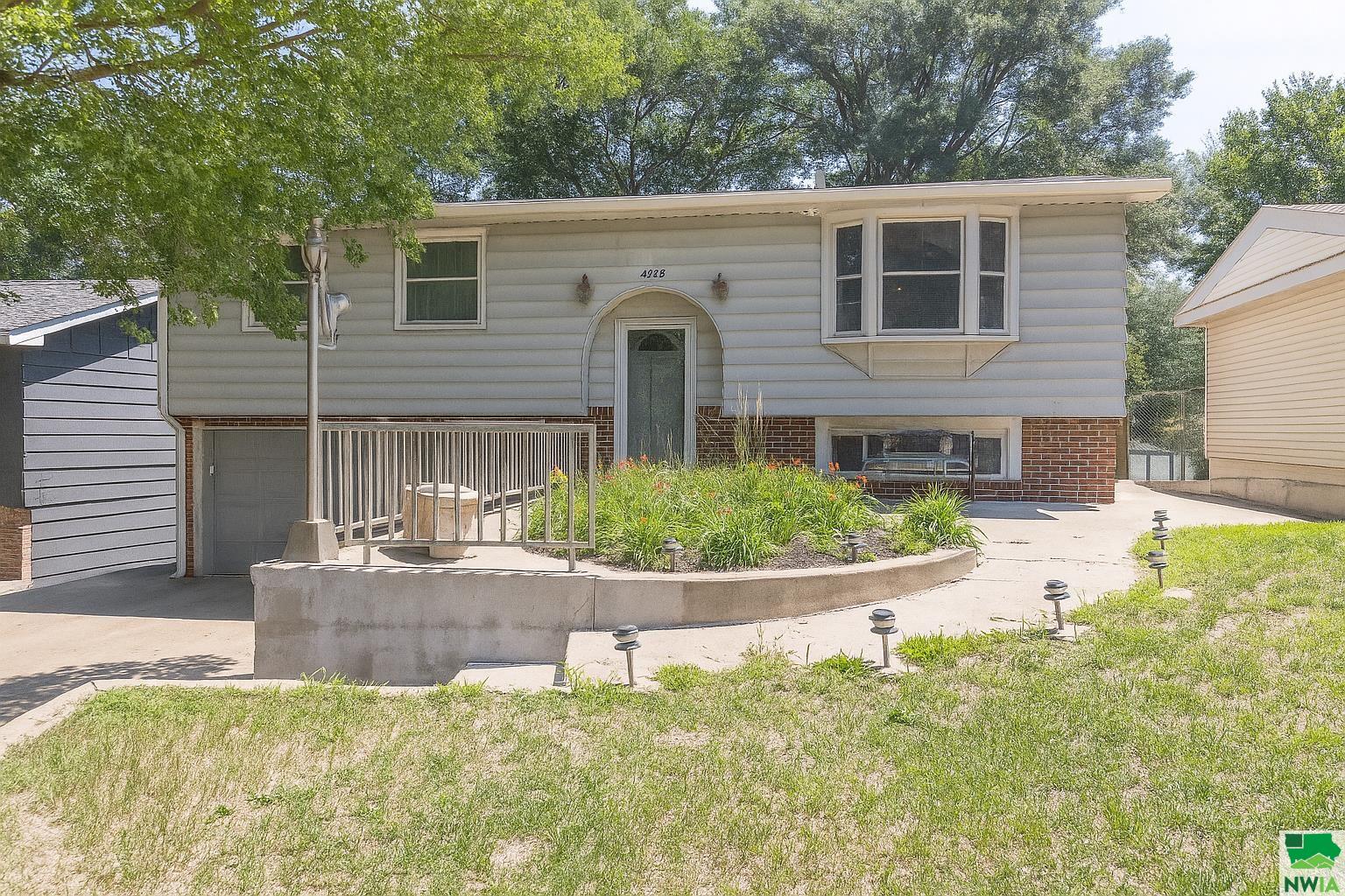 2638 S Rustin Street, Sioux City, IA 51106 