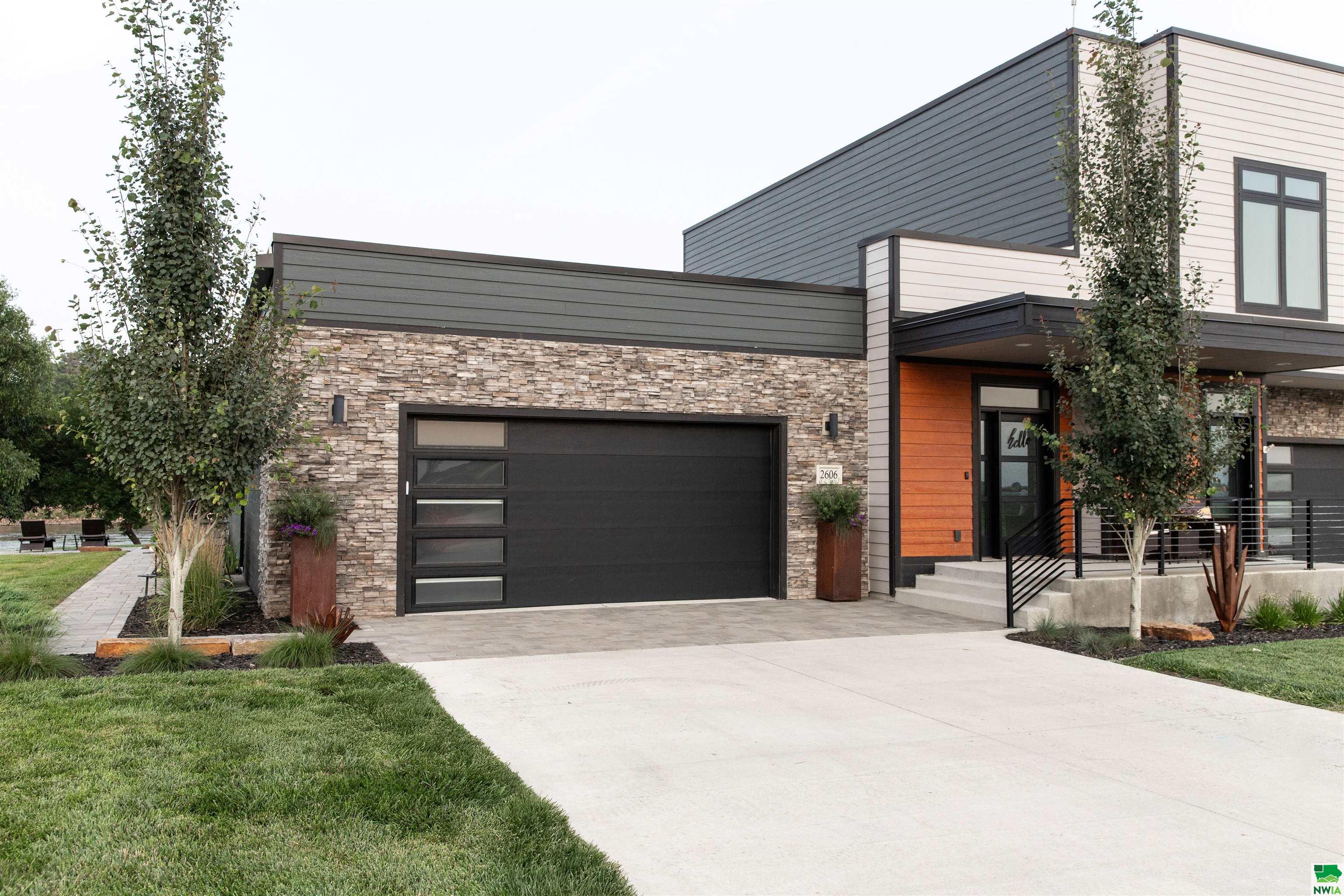 2606 Flatwater Drive, South Sioux City, NE 68776 