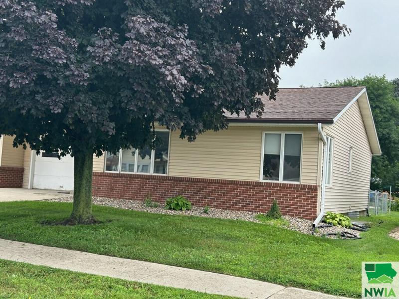 705 8th Street, Sheldon, IA 51201 