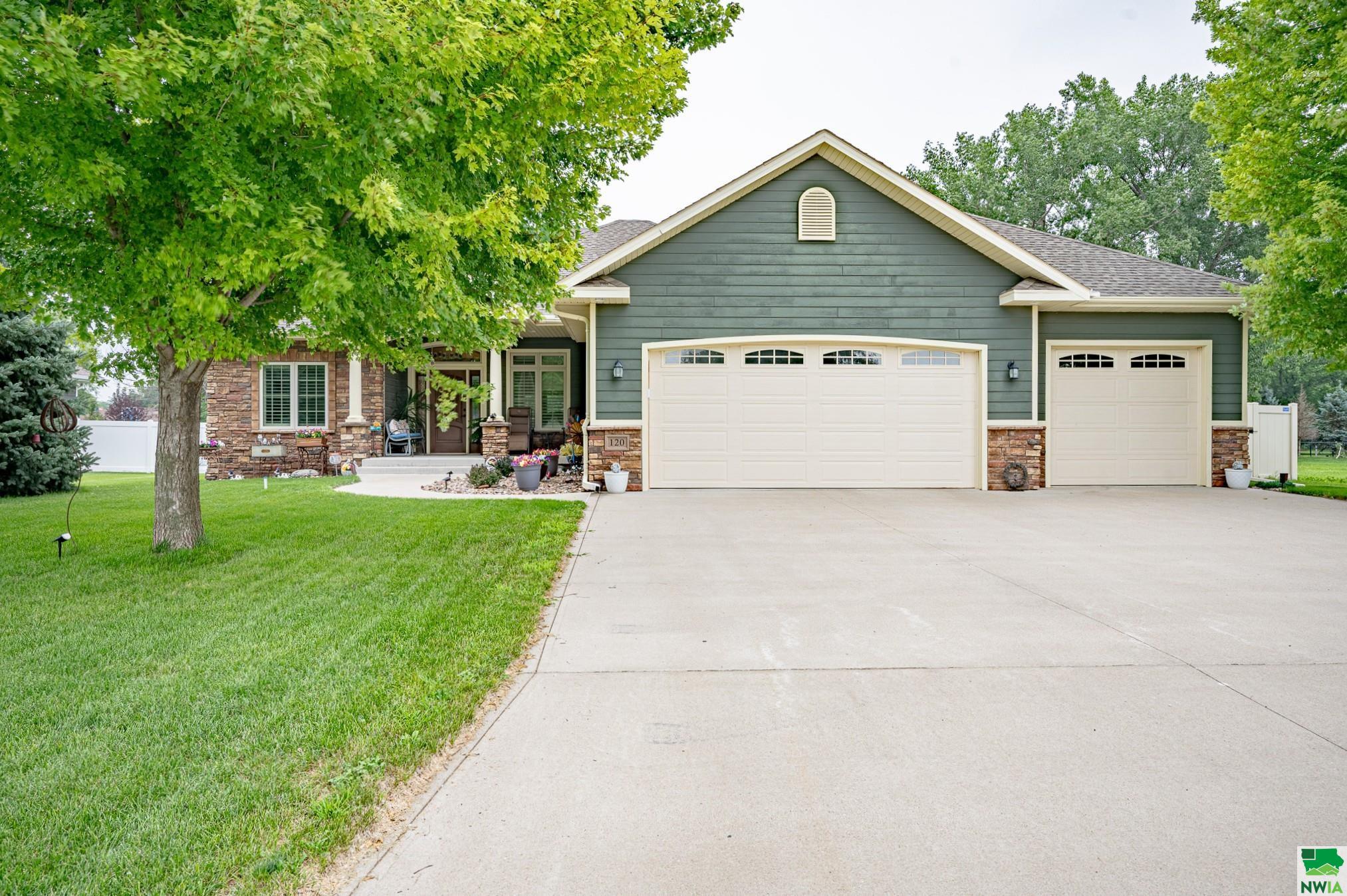 120 Rottunda Way, South Sioux City, NE 68776 