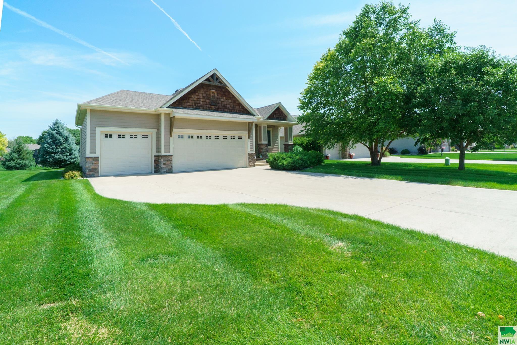 469 PINEHURST TRL E, Dakota Dunes, SD 57049 