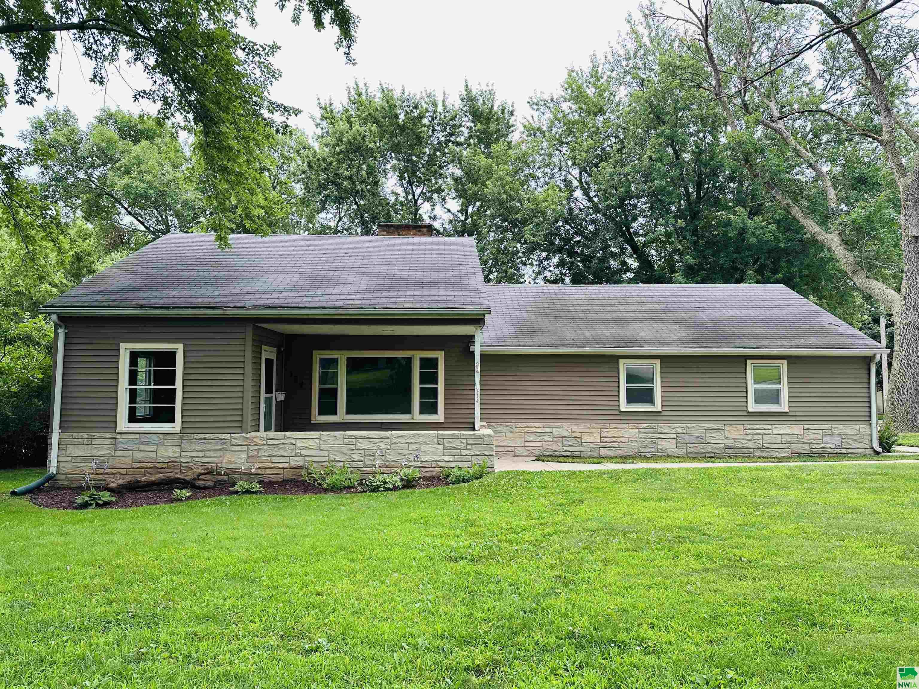 334 5th Ave SE, LeMars, IA 51031 
