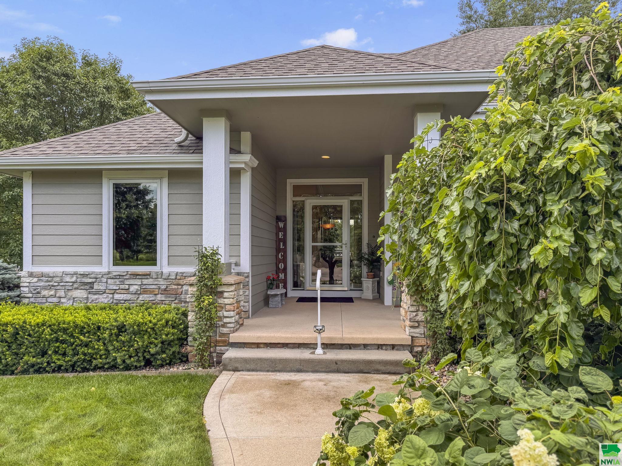 242 SAWGRASS TRL E, Dakota Dunes, SD 57049 