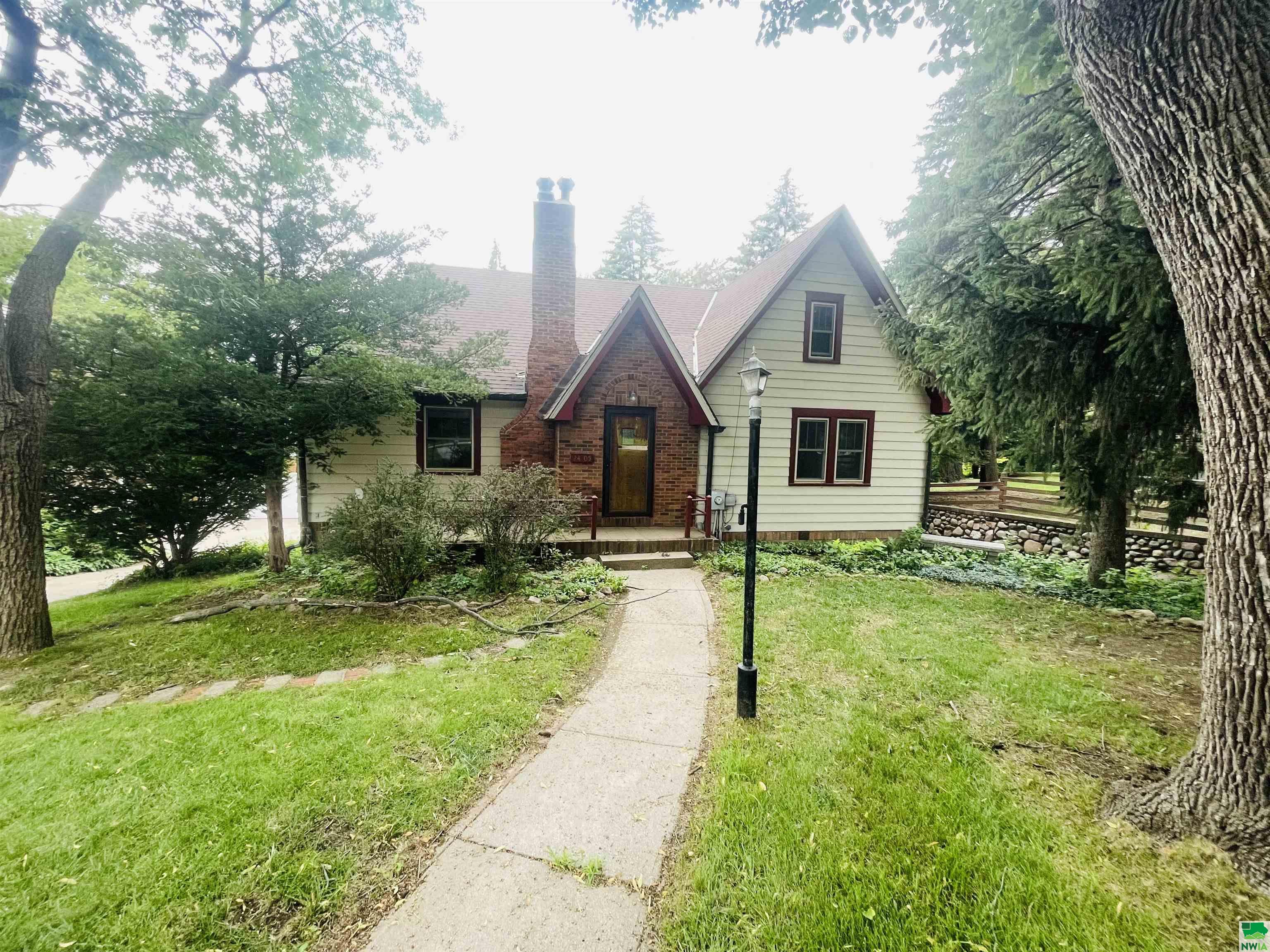 2405 Solway St. E, Sioux City, IA 51104 