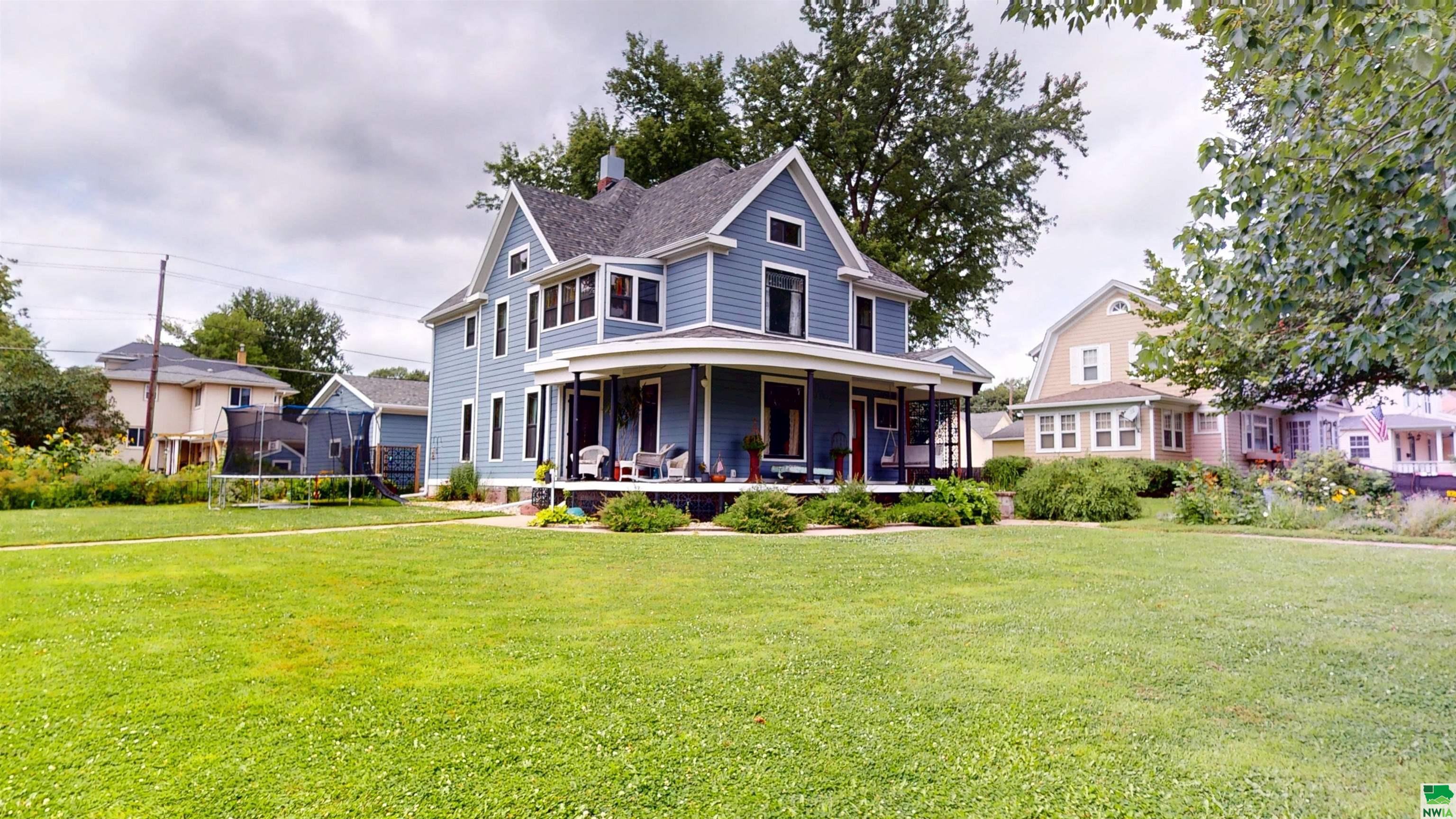 1104 CEDAR ST W, Cherokee, IA 51012 