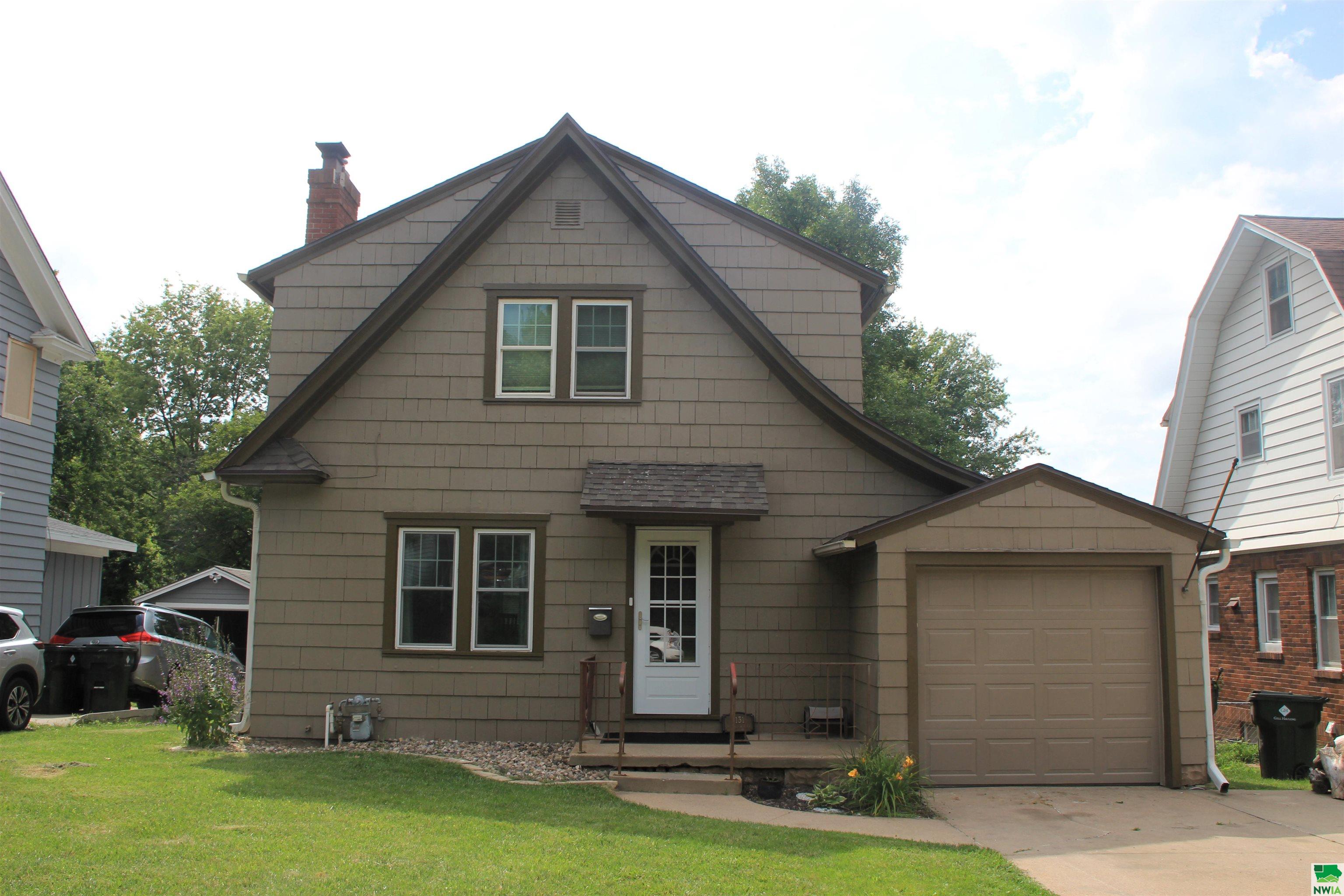 3131 Grandview, Sioux City, IA 51104 