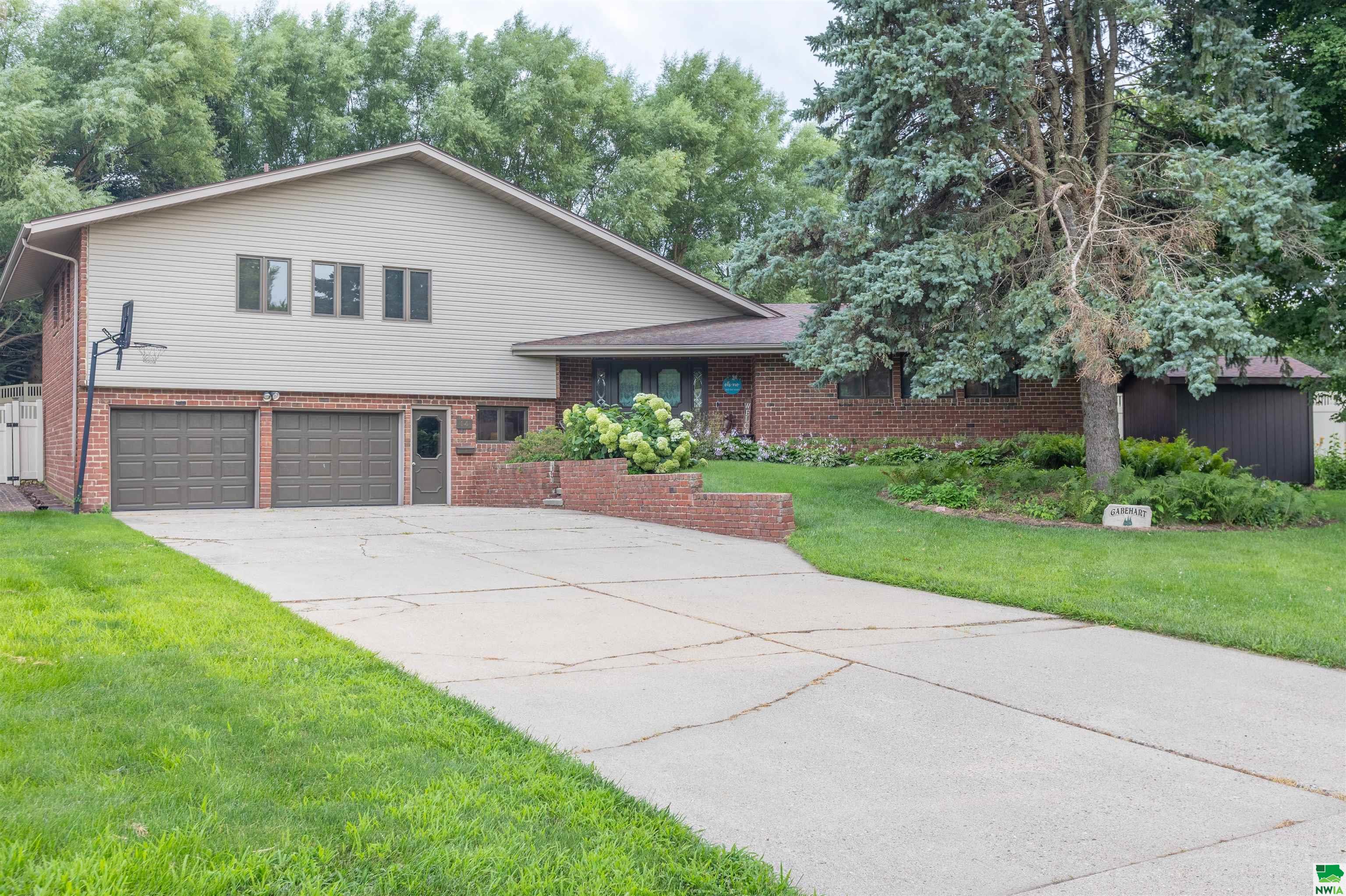 14 Elmwood Drive, Mapleton, IA 51034 