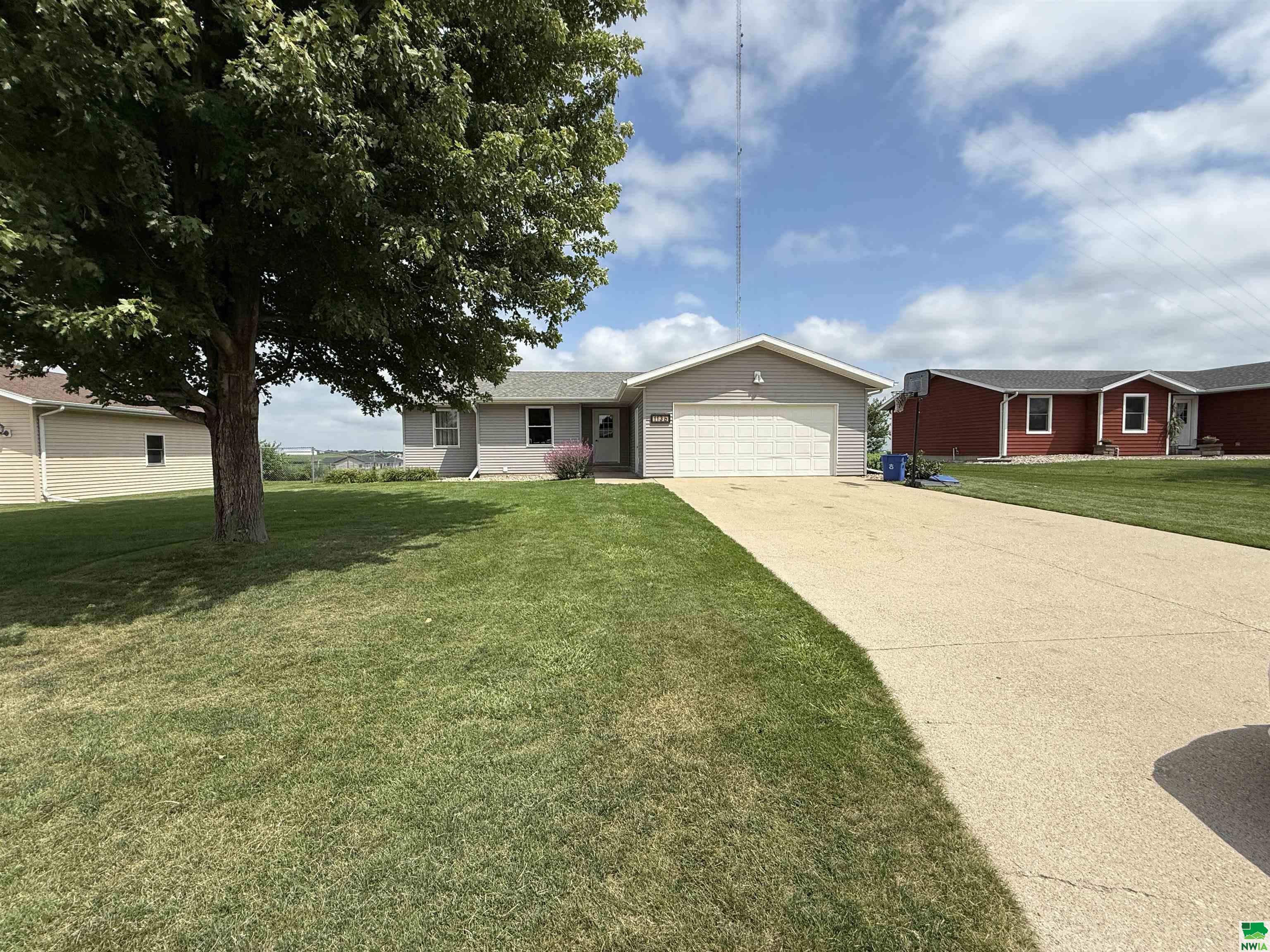 1136 13th Street NE, Sioux Center, IA 51250 