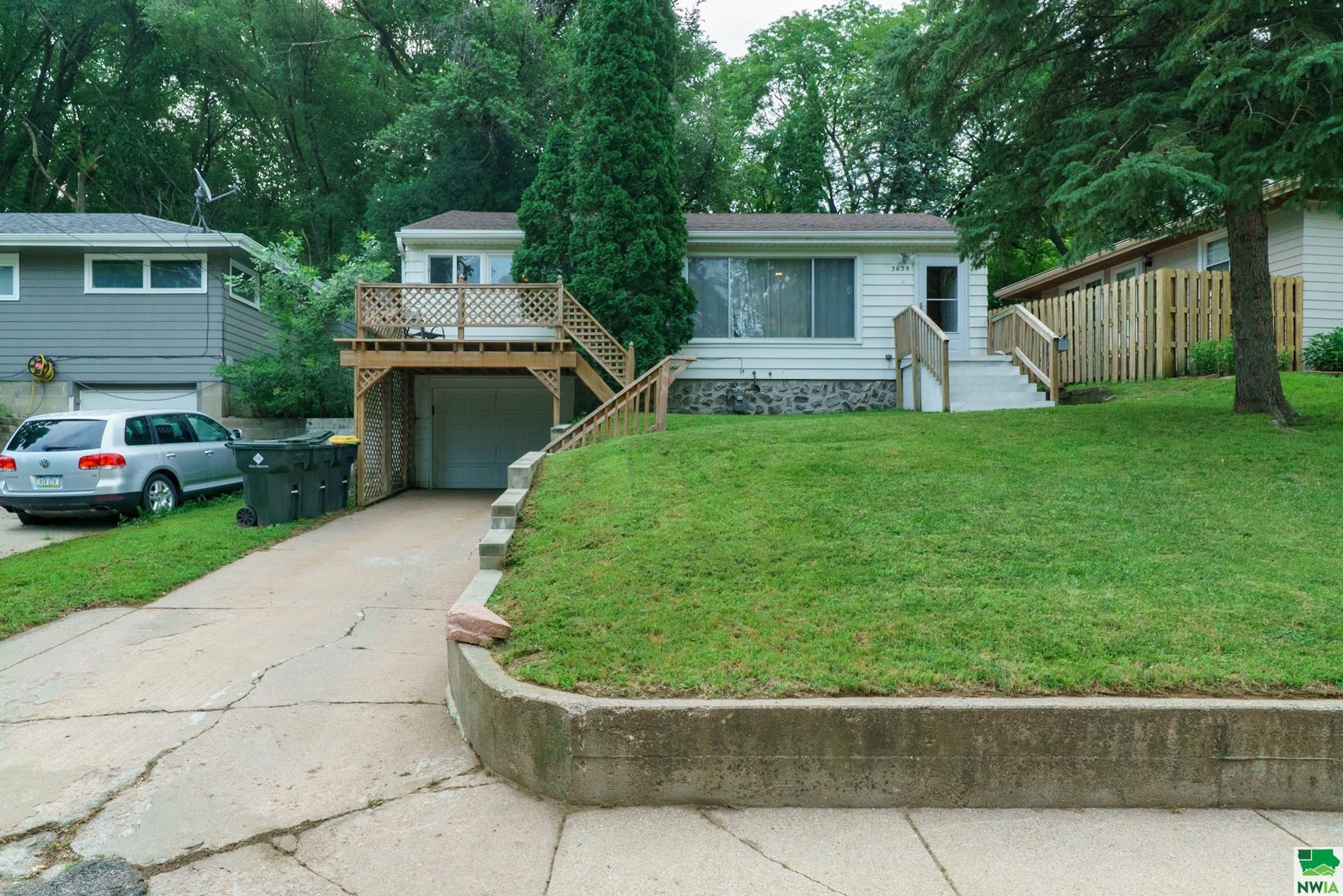 3638 GRANDVIEW BLVD, Sioux City, IA 51104 