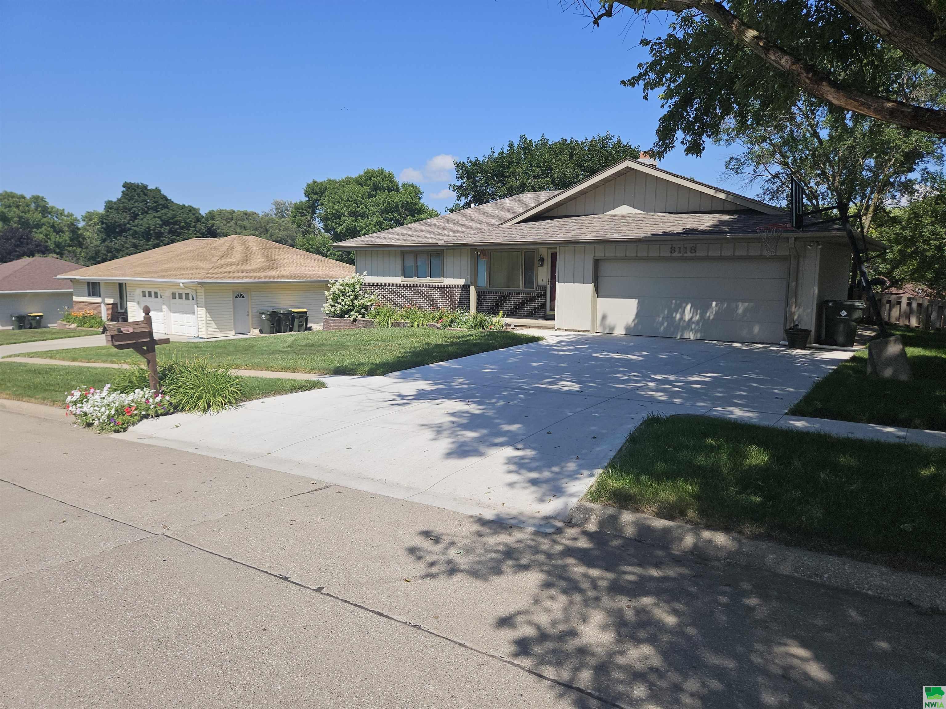 MLS #829560