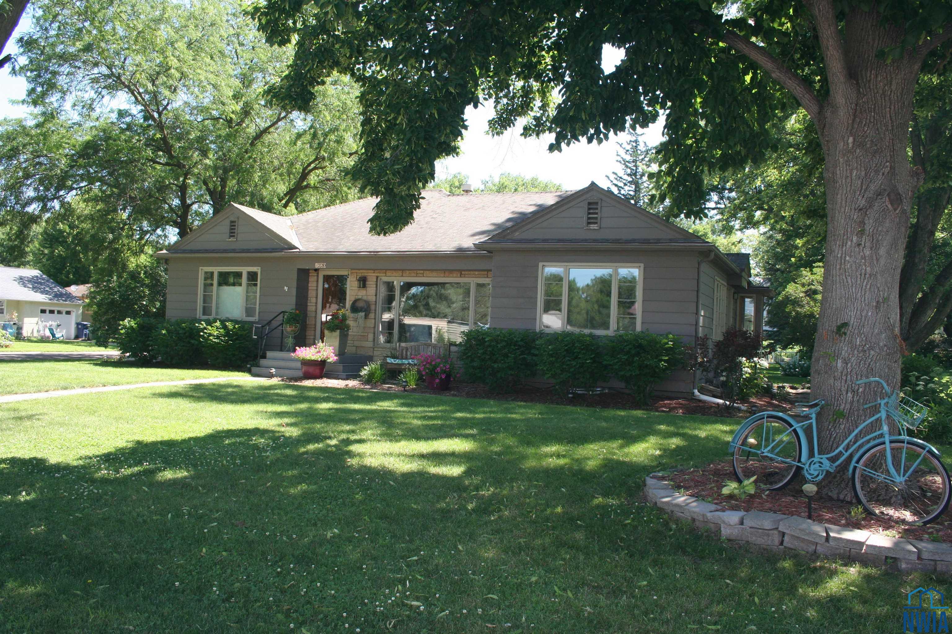 1220 Ave L						  						 , Hawarden						 , IA						  51023						  