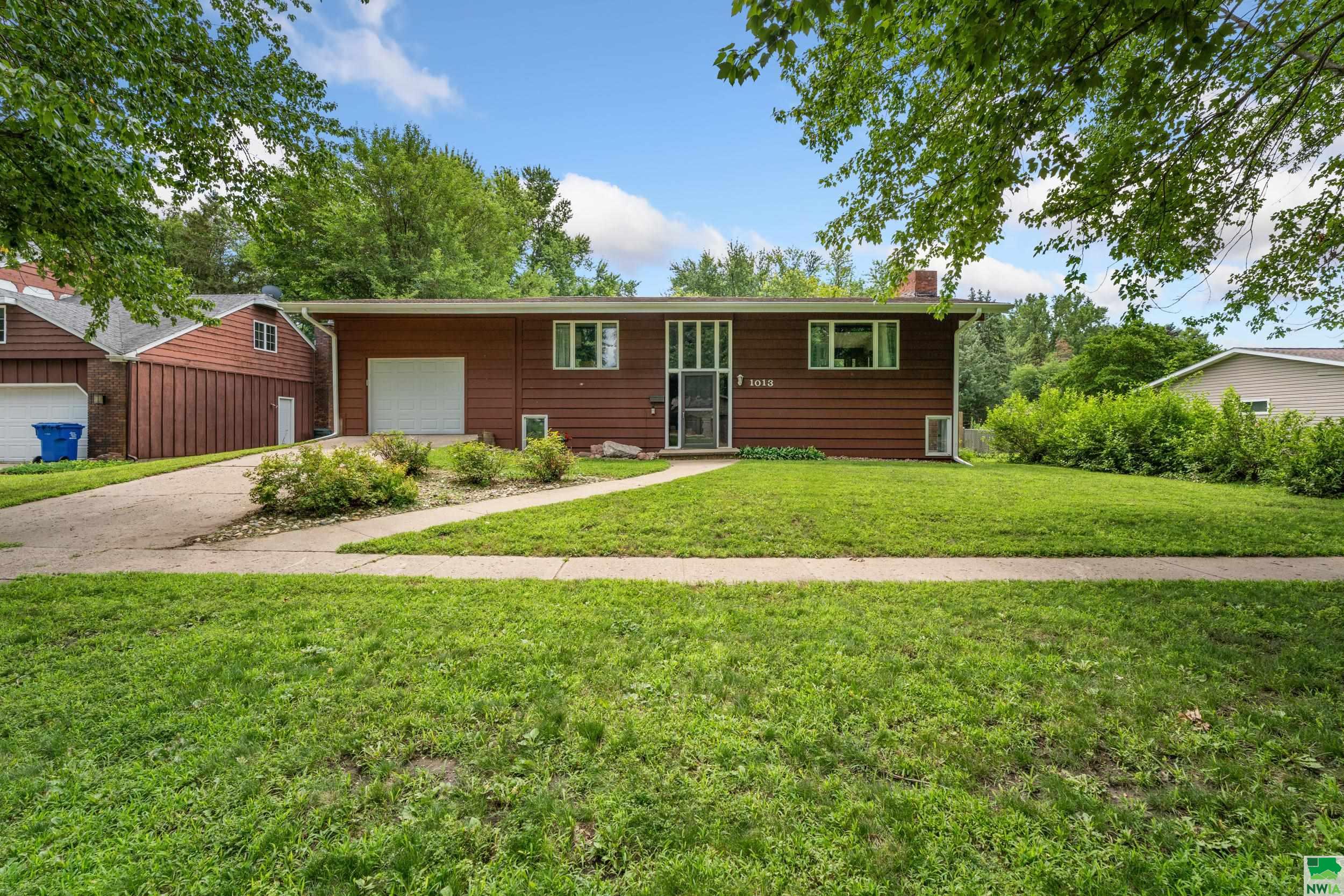 1013 Crestview, Vermillion, SD 57069 