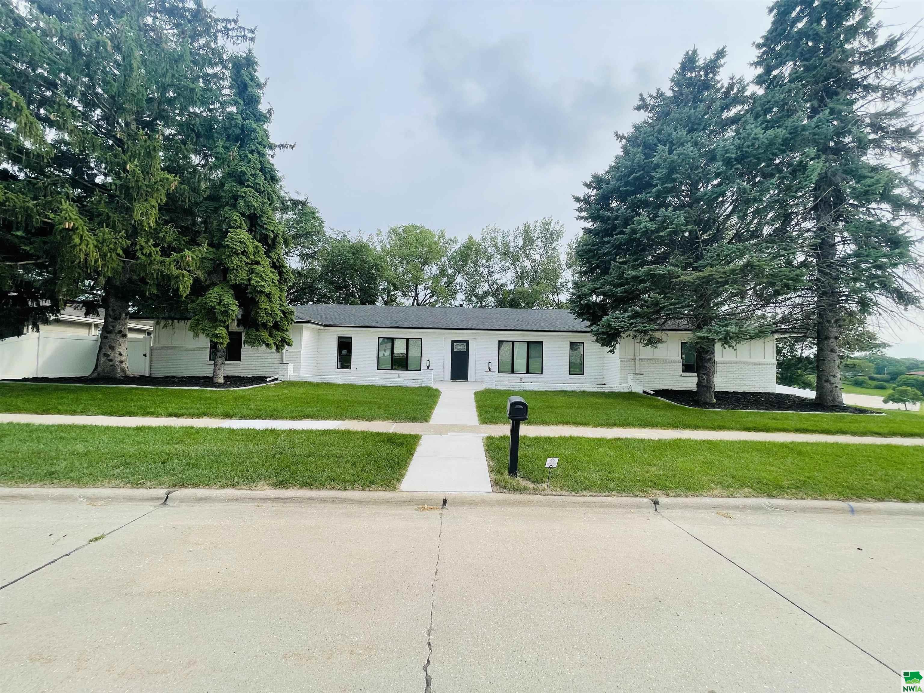 4200 Natalia Way, Sioux City, IA 51106 