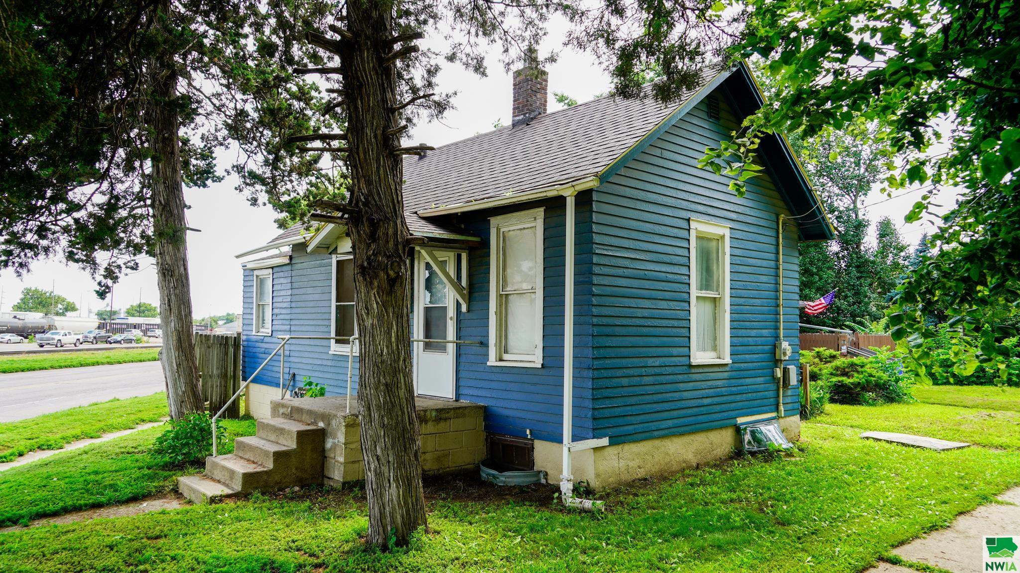 2323 FLOYD BLVD, Sioux City, IA 51104 