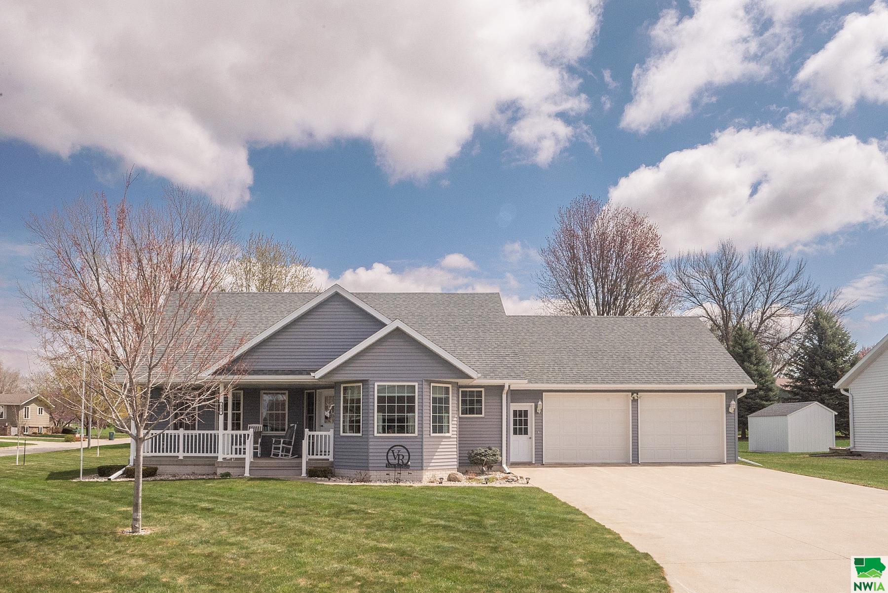 303 KENTUCKY AVE NW, Orange City, IA 51041 