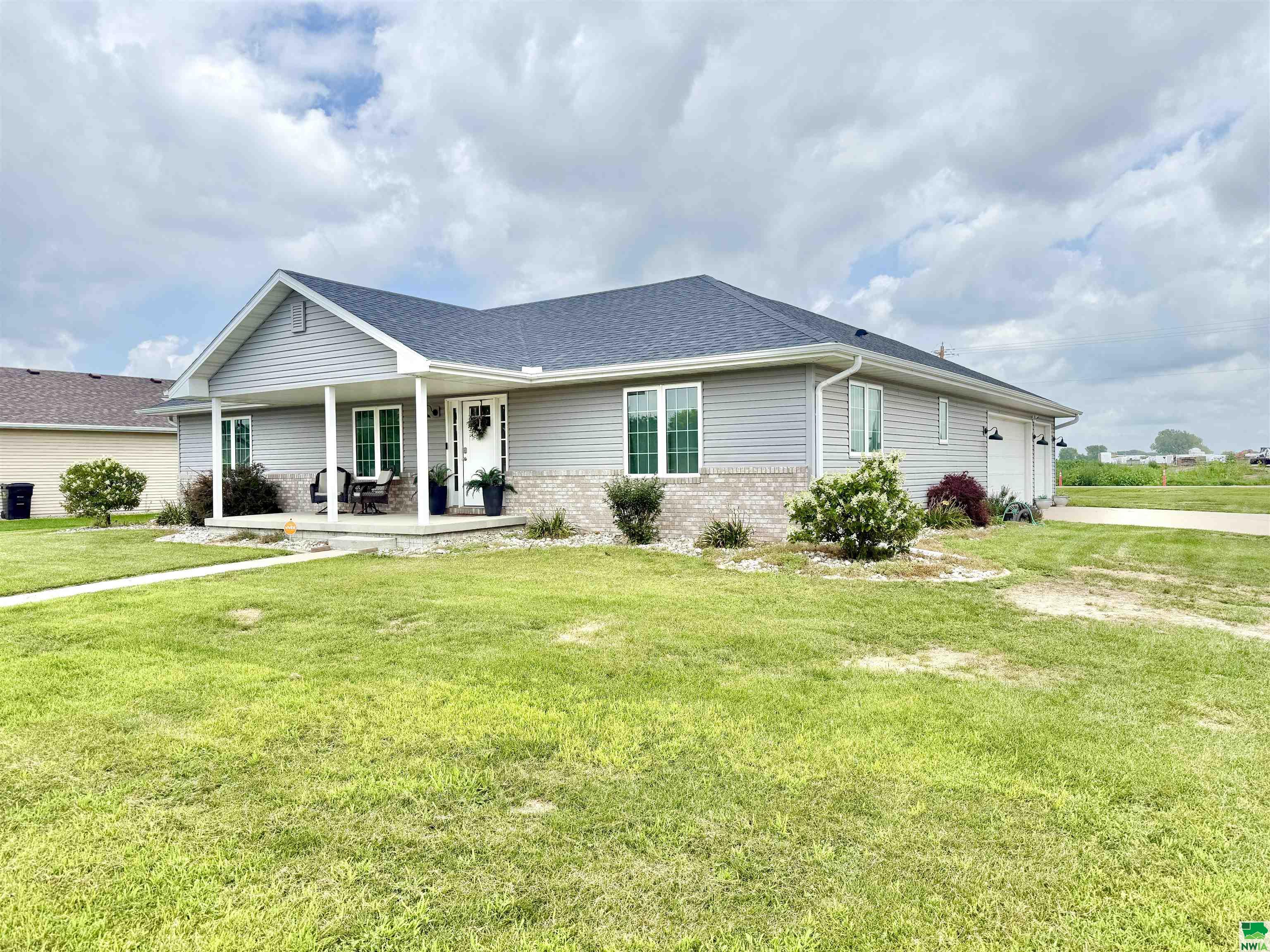 1302 CLAIRMONT CIR, Sergeant Bluff, IA 51054 